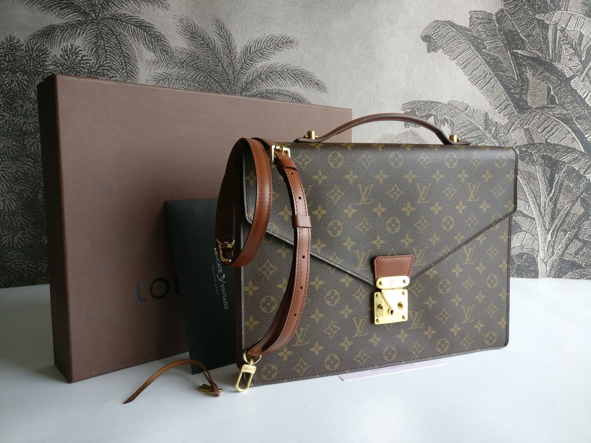 Louis Vuitton Porte Documents Bandouliere