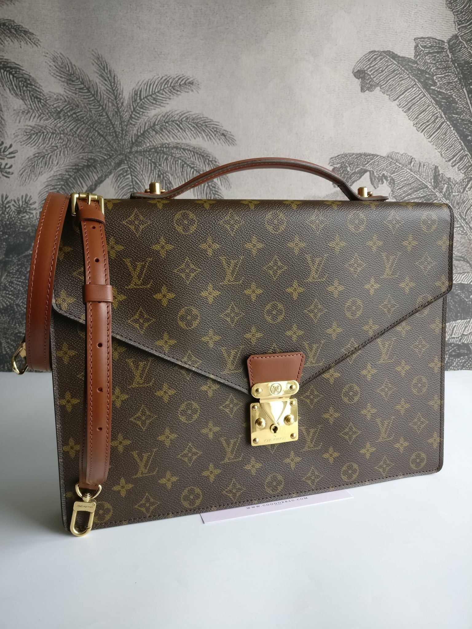 Louis Vuitton Porte Documents Bandouliere