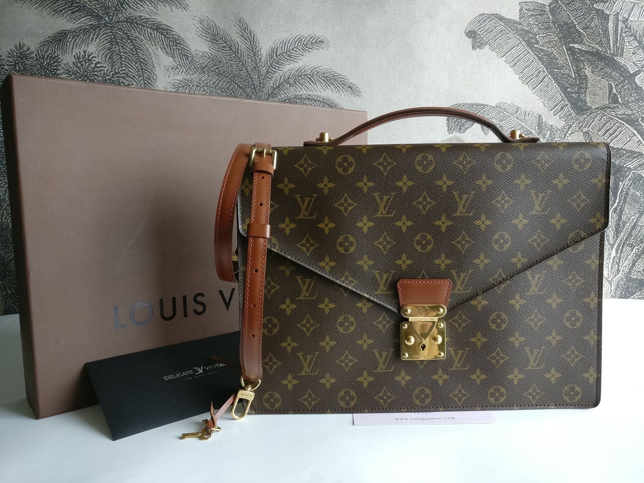 Louis Vuitton Porte Documents Bandouliere