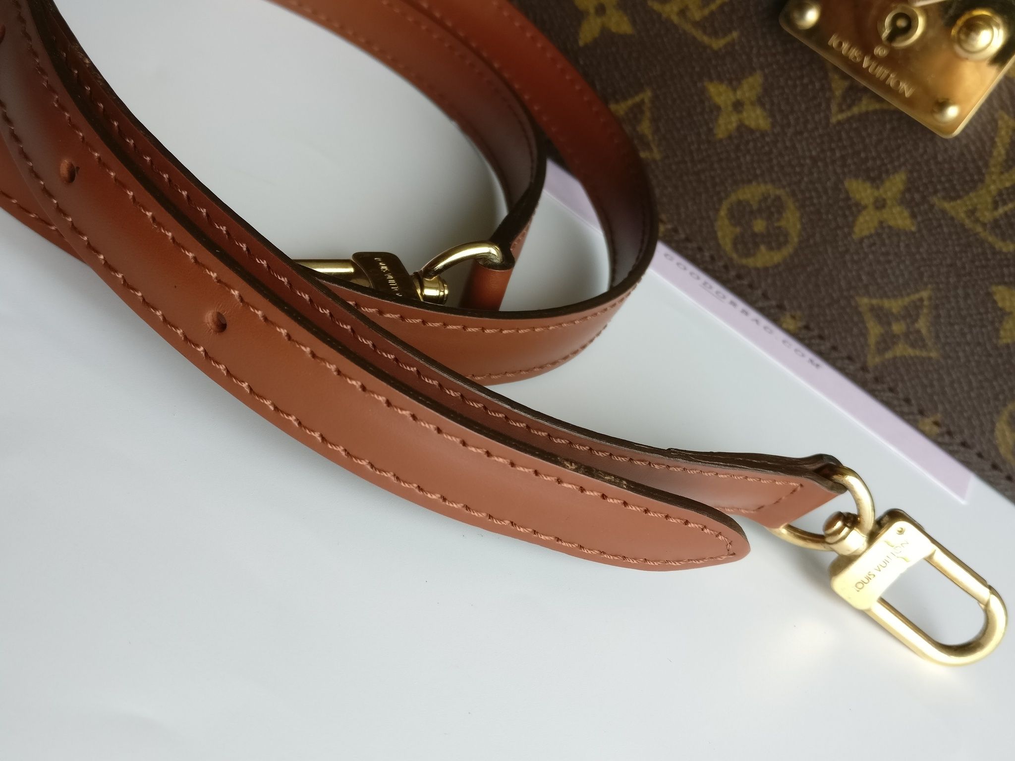 Louis Vuitton Porte Documents Bandouliere