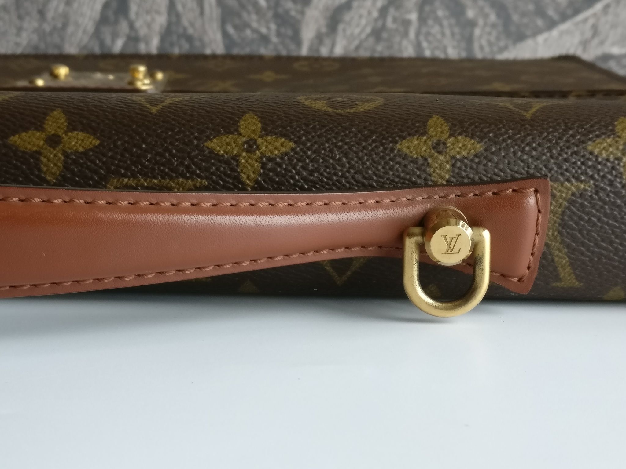 Louis Vuitton Porte Documents Bandouliere