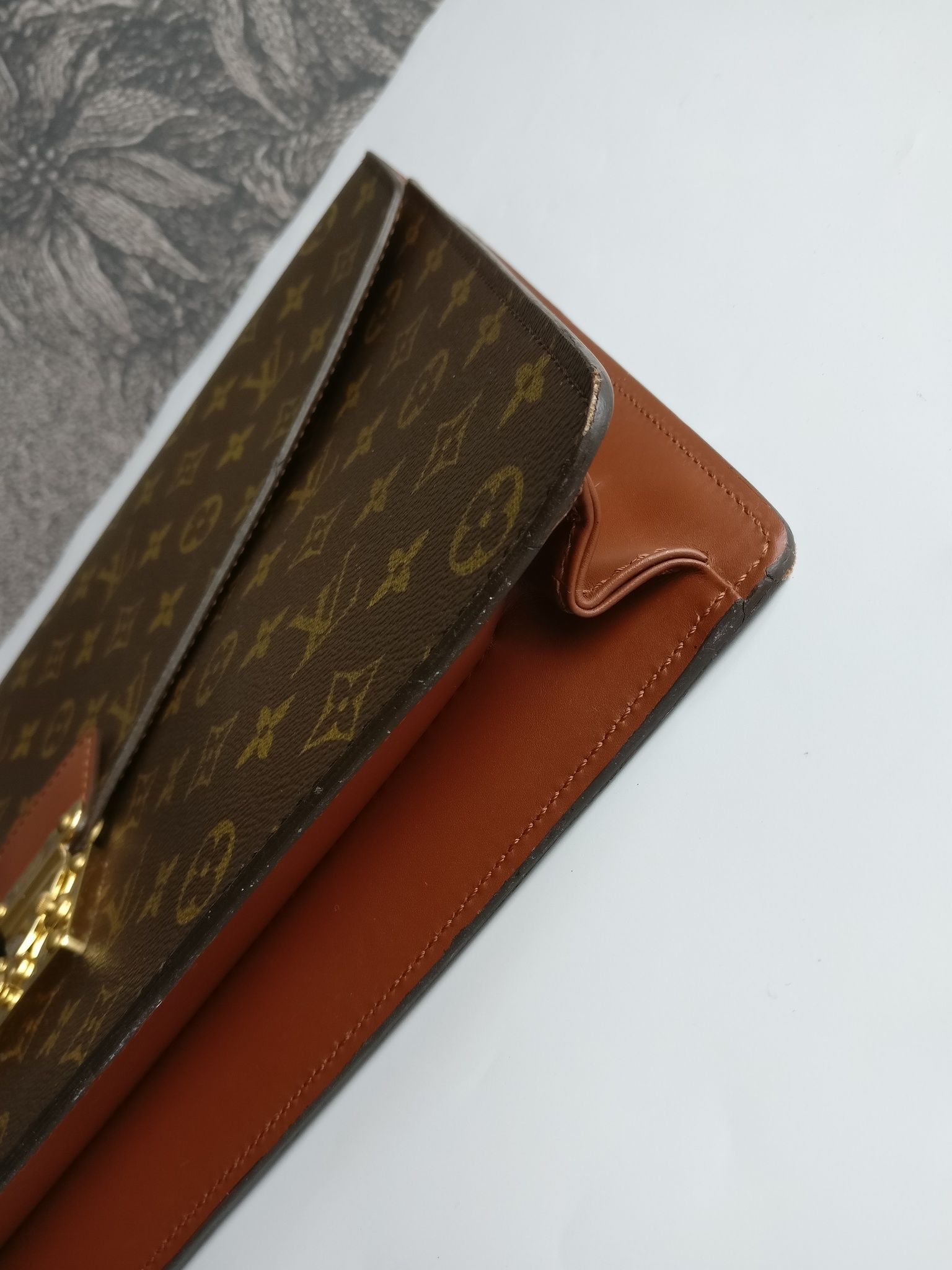 Louis Vuitton Porte Documents Bandouliere