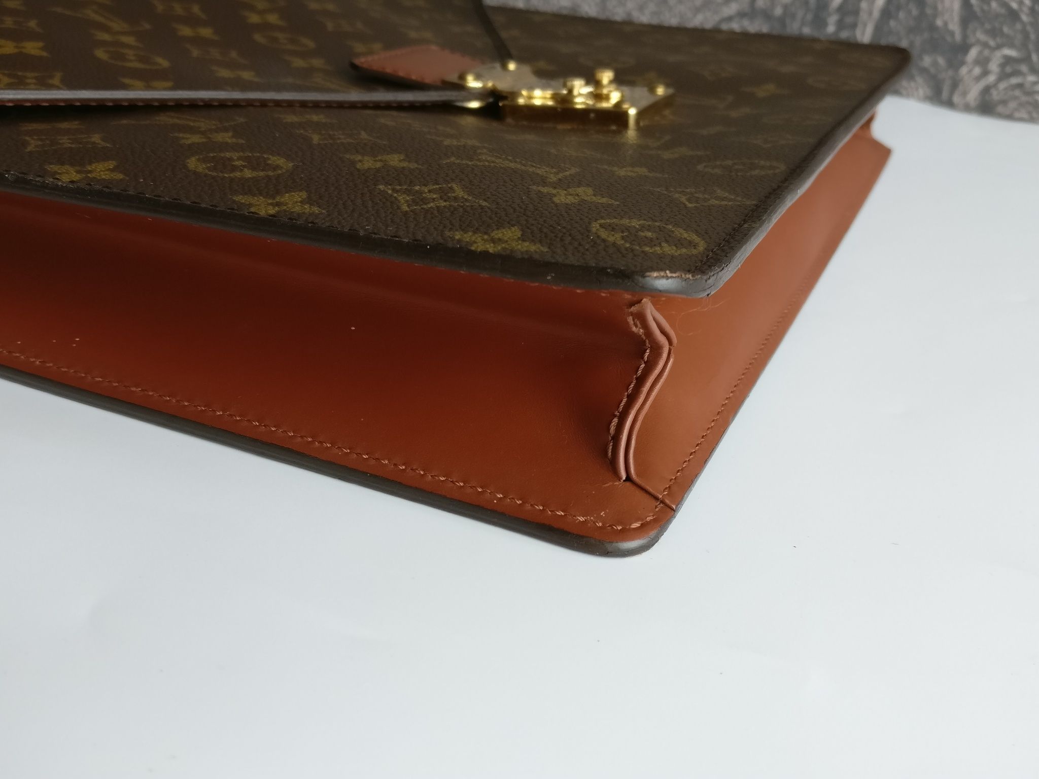 Louis Vuitton Porte Documents Bandouliere
