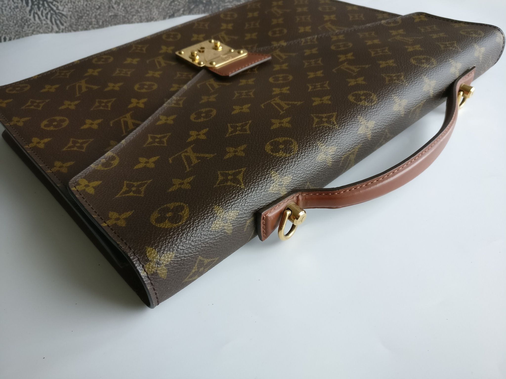 Louis Vuitton Porte Documents Bandouliere