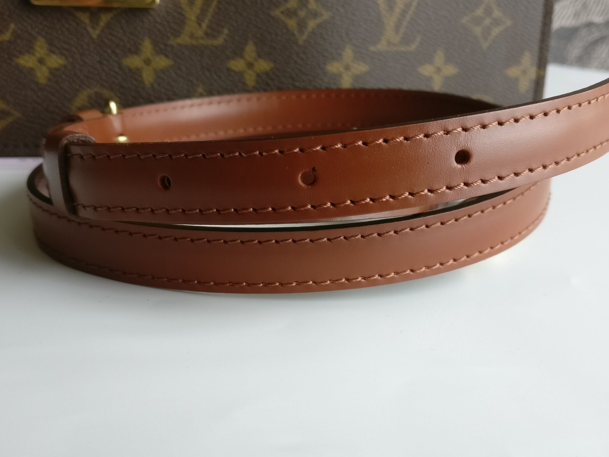 Louis Vuitton Porte Documents Bandouliere