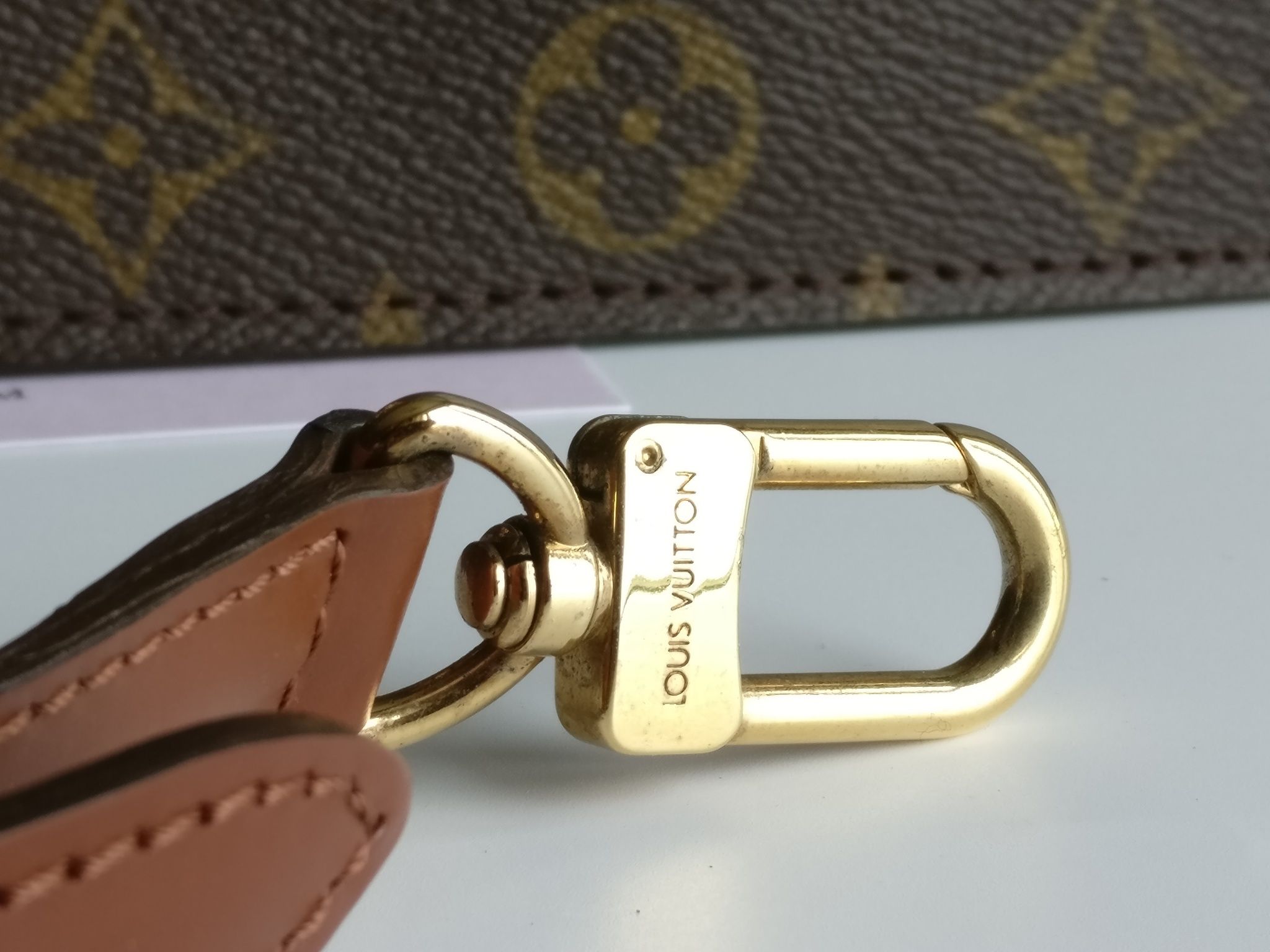 Louis Vuitton Porte Documents Bandouliere