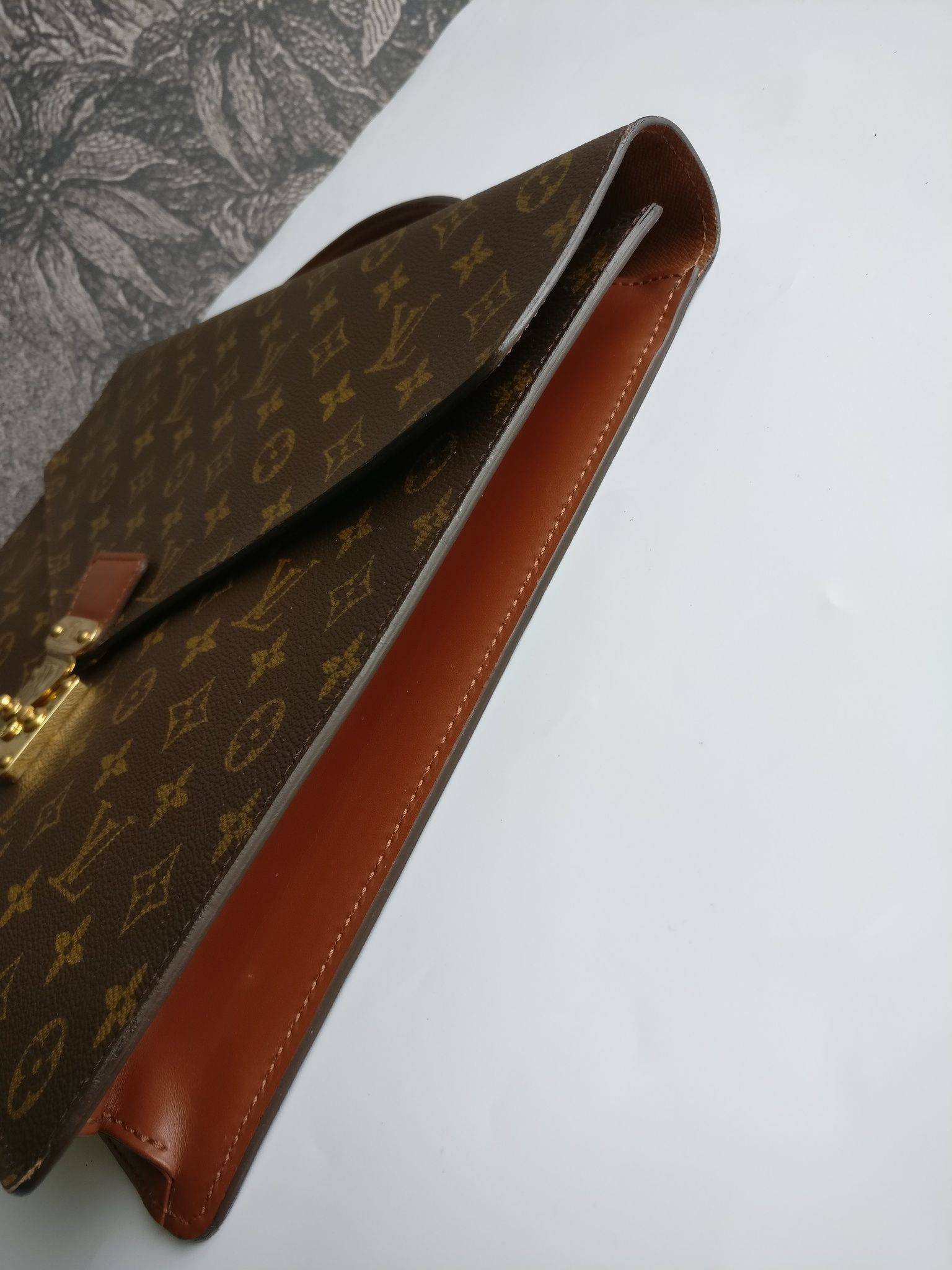 Louis Vuitton Porte Documents Bandouliere