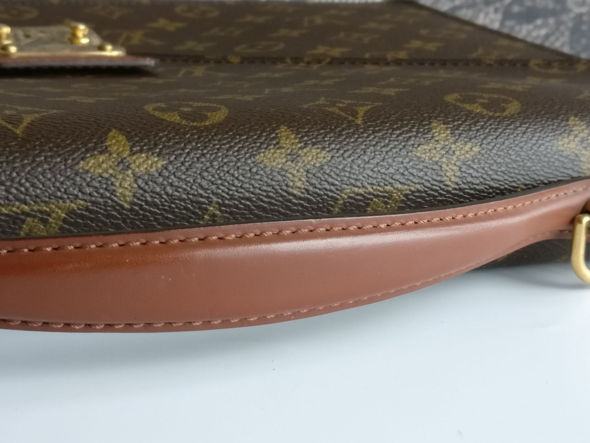 Louis Vuitton Porte Documents Bandouliere