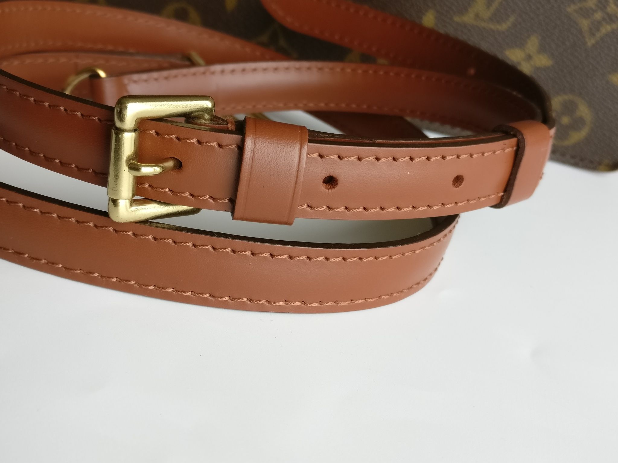Louis Vuitton Porte Documents Bandouliere