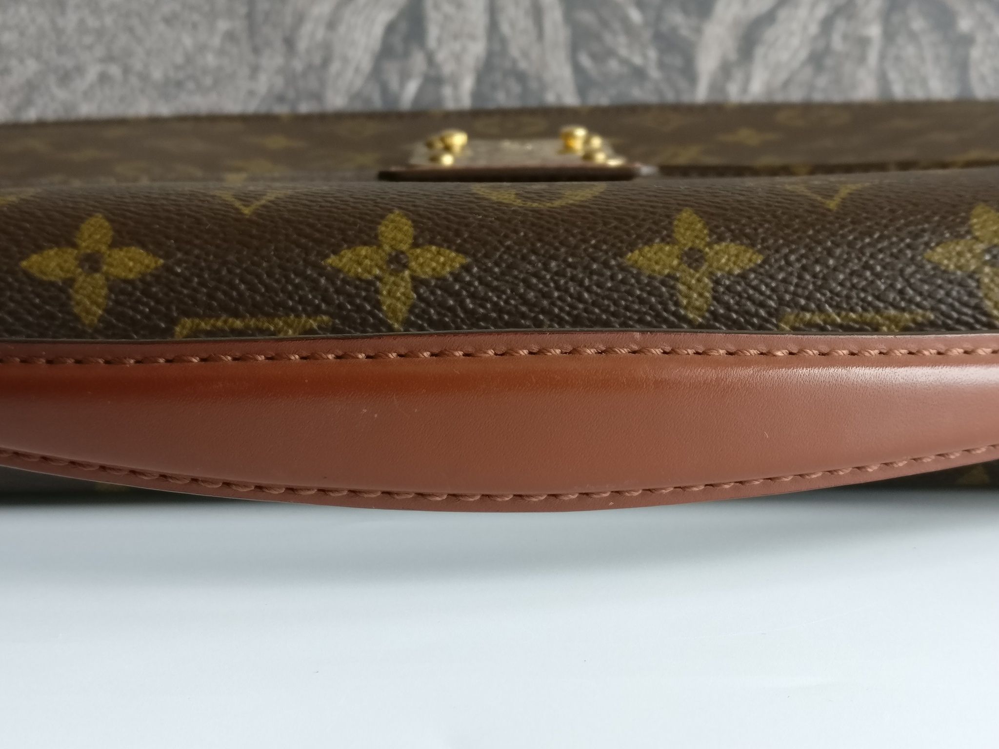 Louis Vuitton Porte Documents Bandouliere