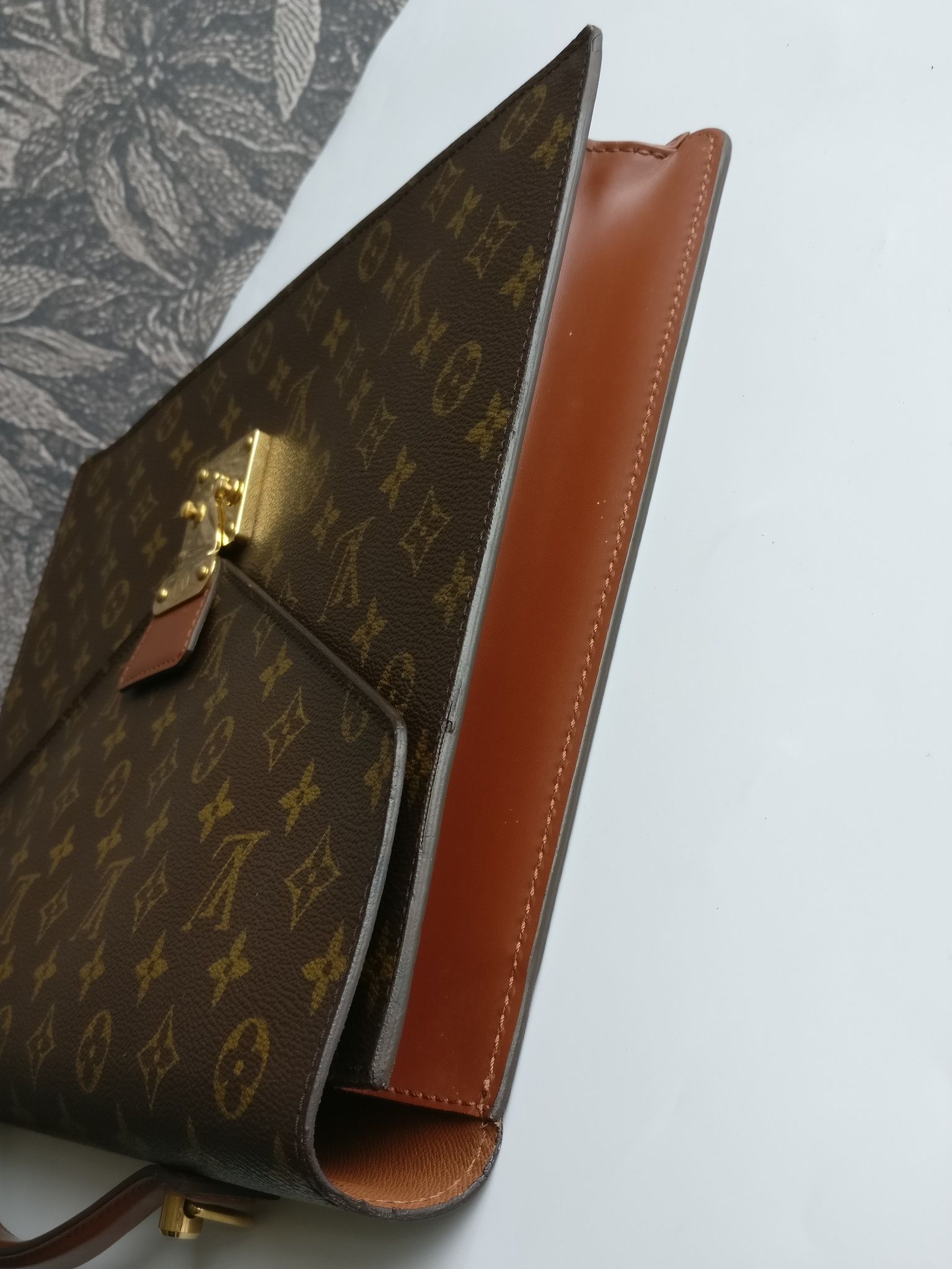Louis Vuitton Porte Documents Bandouliere