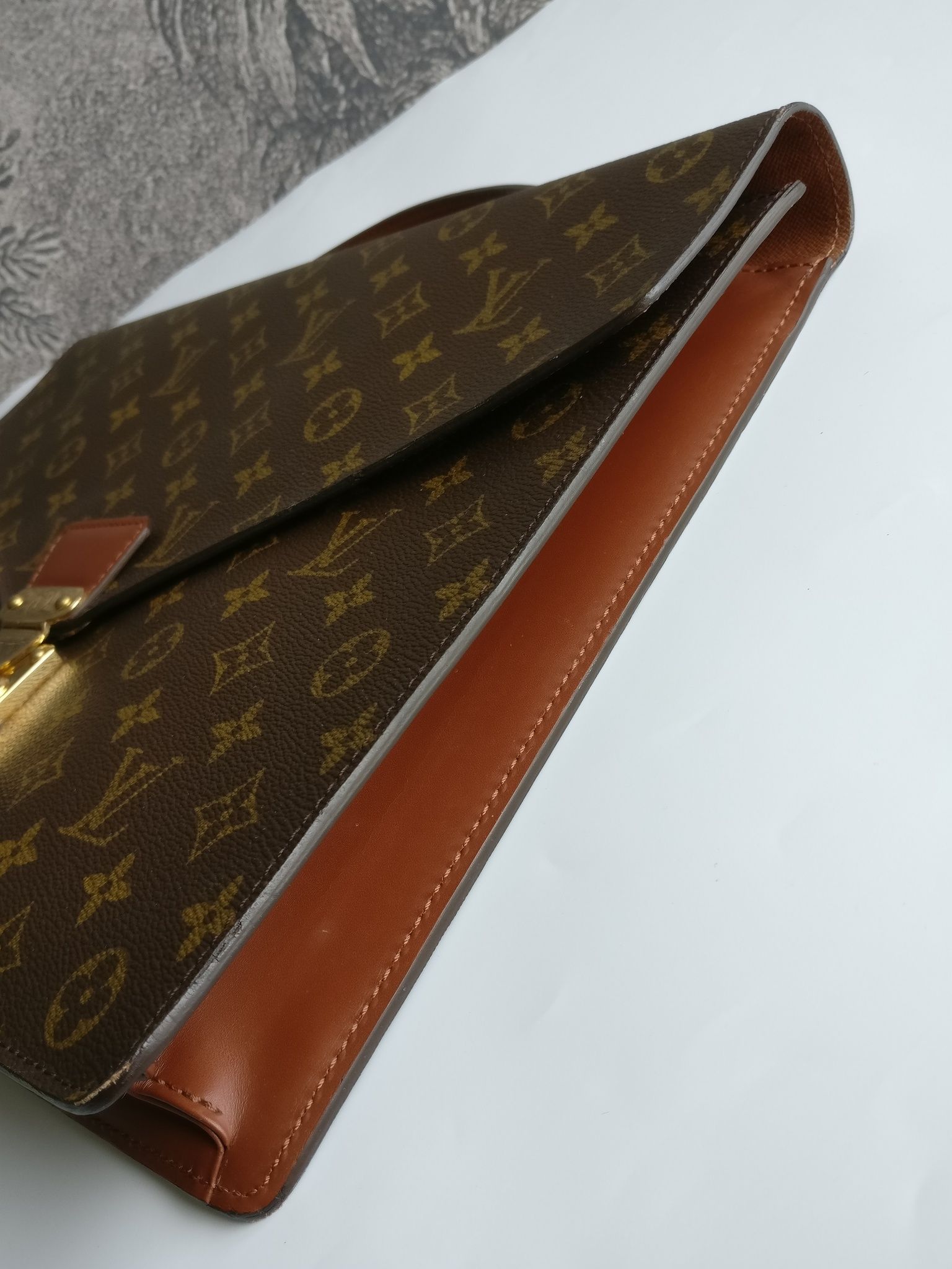 Louis Vuitton Porte Documents Bandouliere