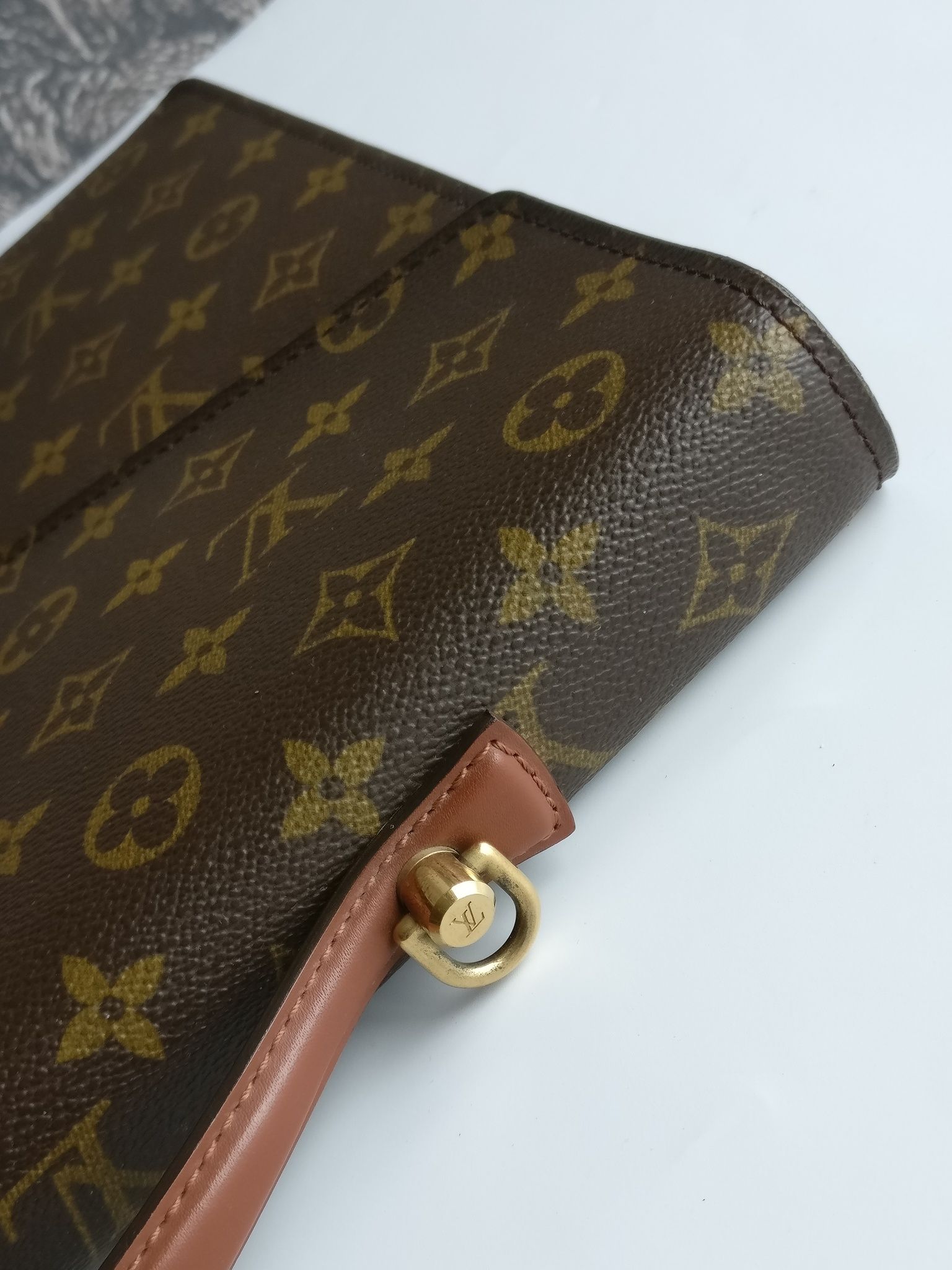 Louis Vuitton Porte Documents Bandouliere