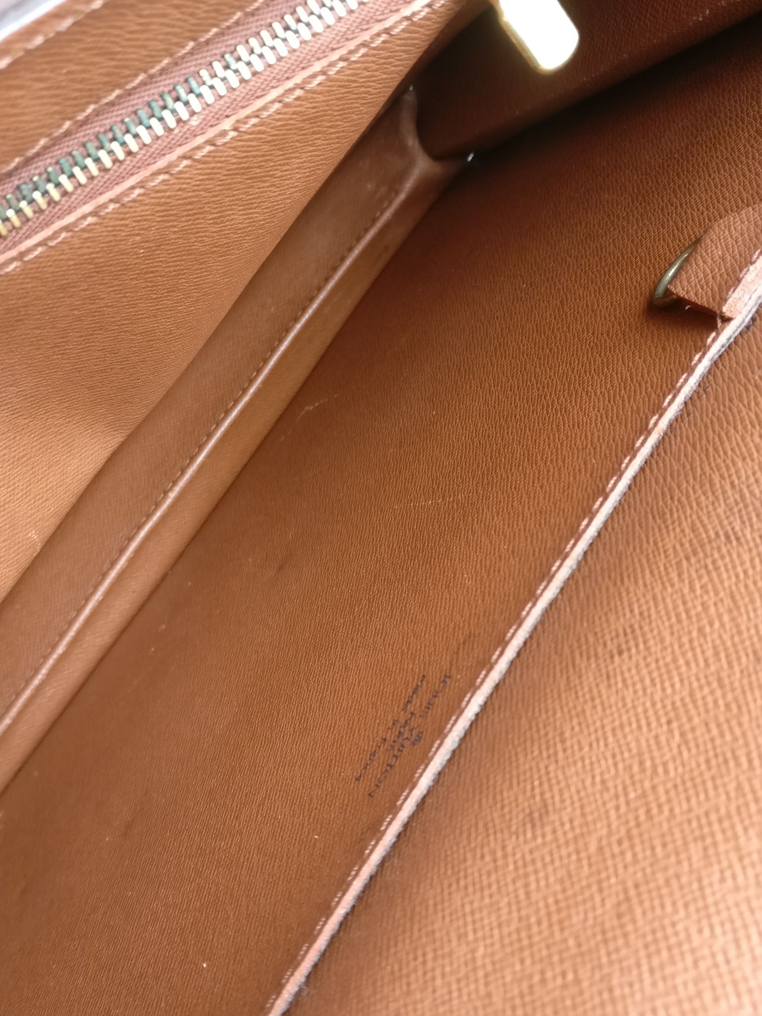 Louis Vuitton Porte Documents Bandouliere