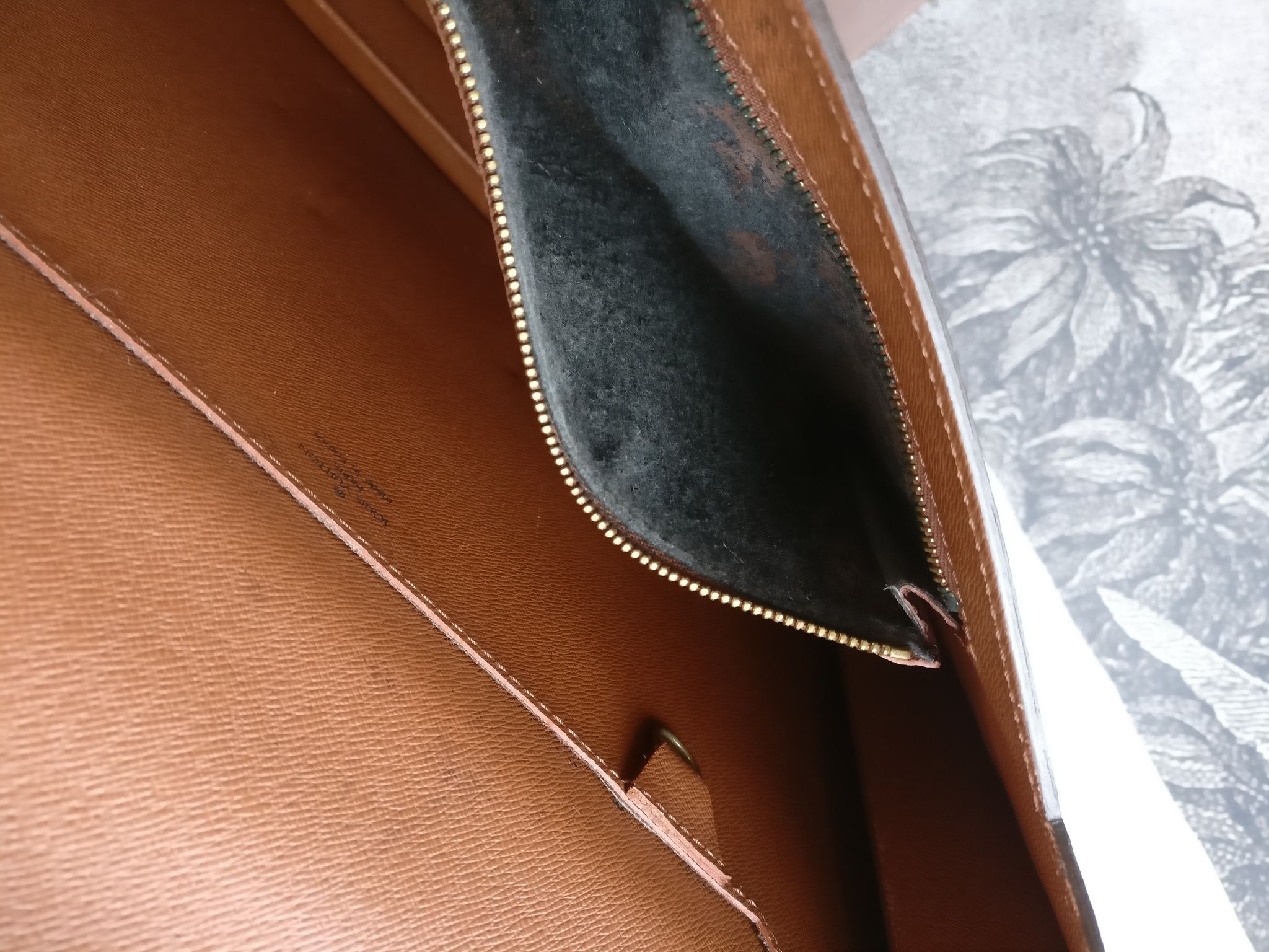 Louis Vuitton Porte Documents Bandouliere