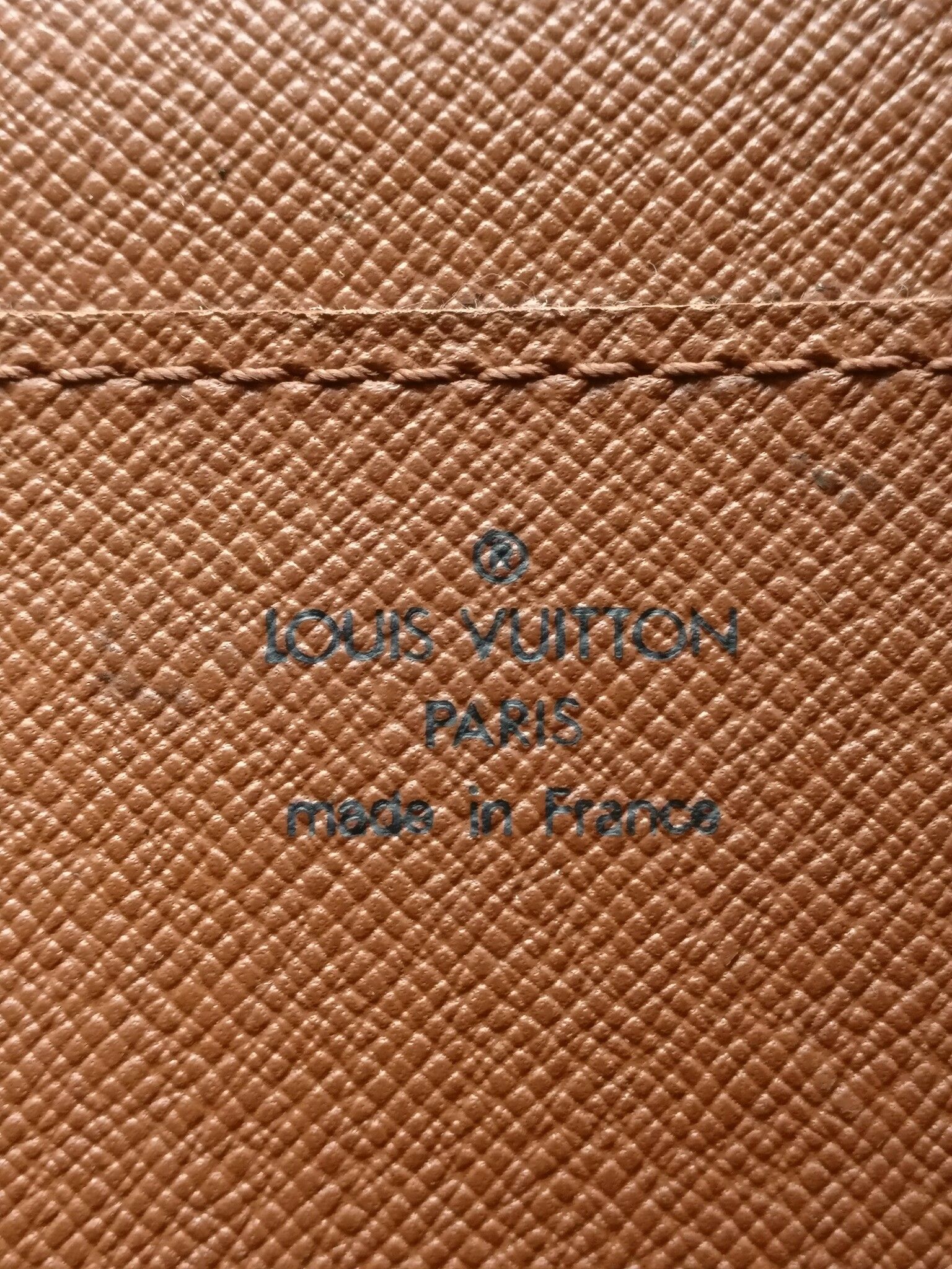Louis Vuitton Porte Documents Bandouliere