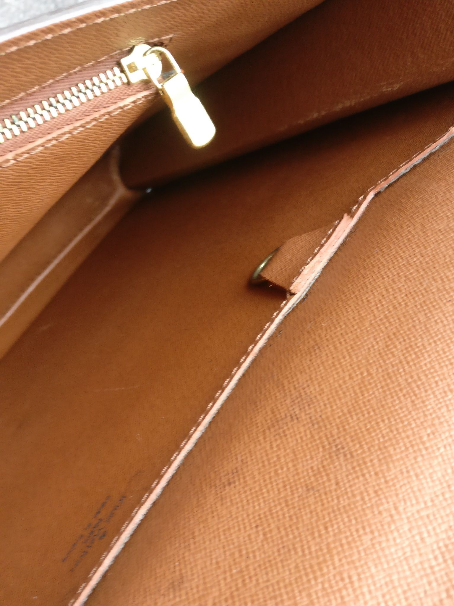 Louis Vuitton Porte Documents Bandouliere
