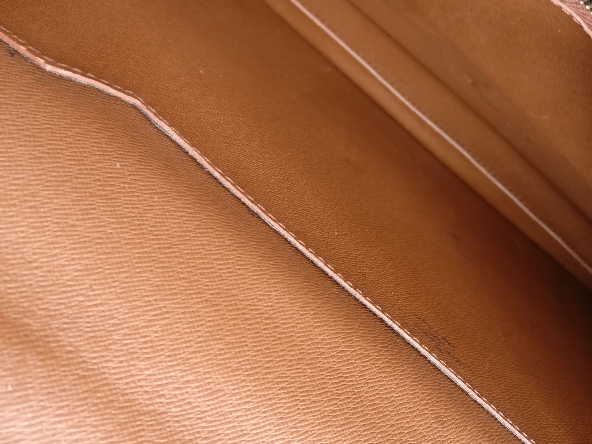 Louis Vuitton Porte Documents Bandouliere