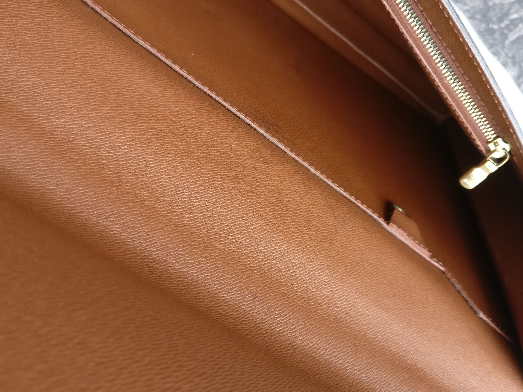 Louis Vuitton Porte Documents Bandouliere