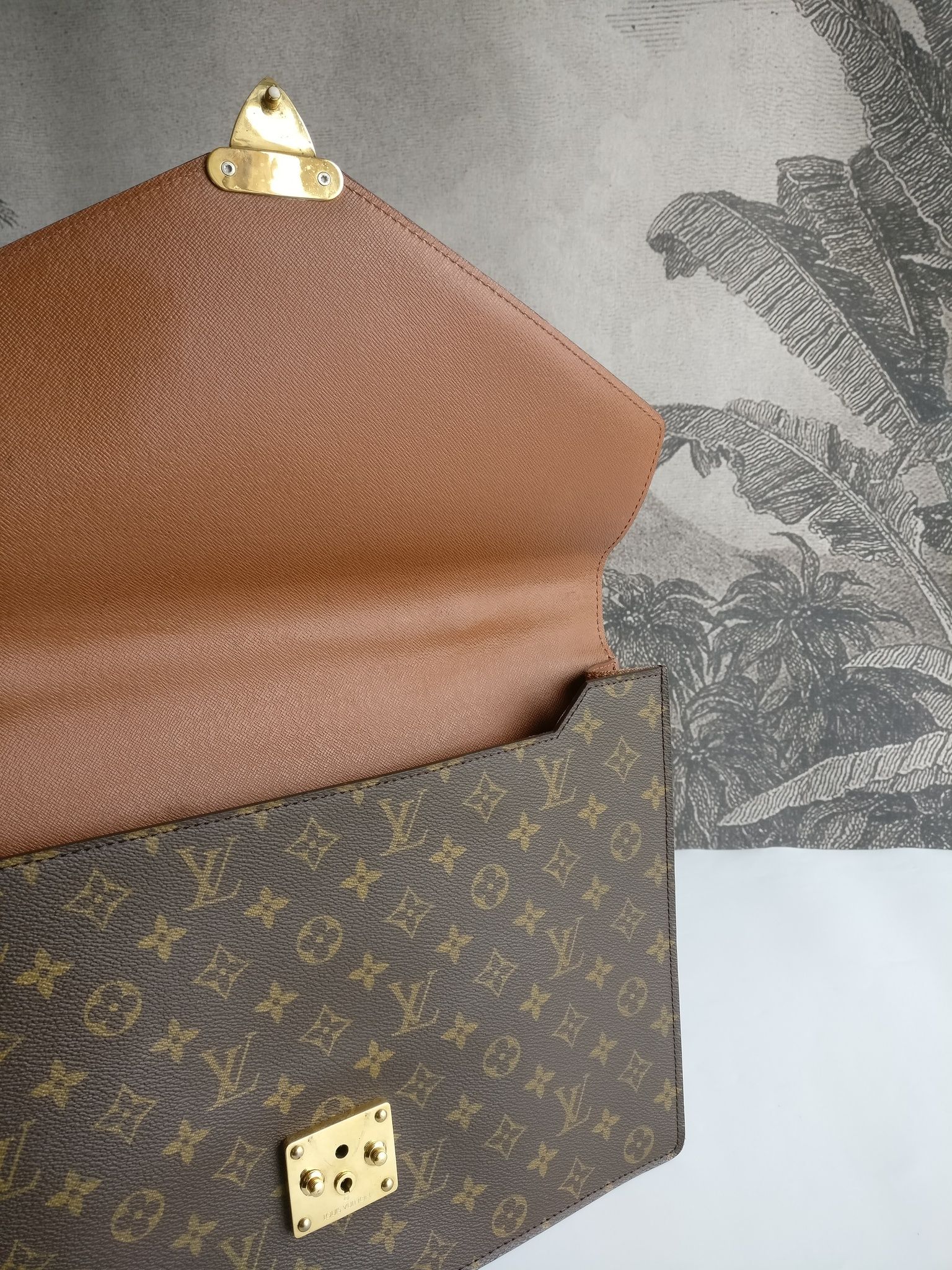 Louis Vuitton Porte Documents Bandouliere