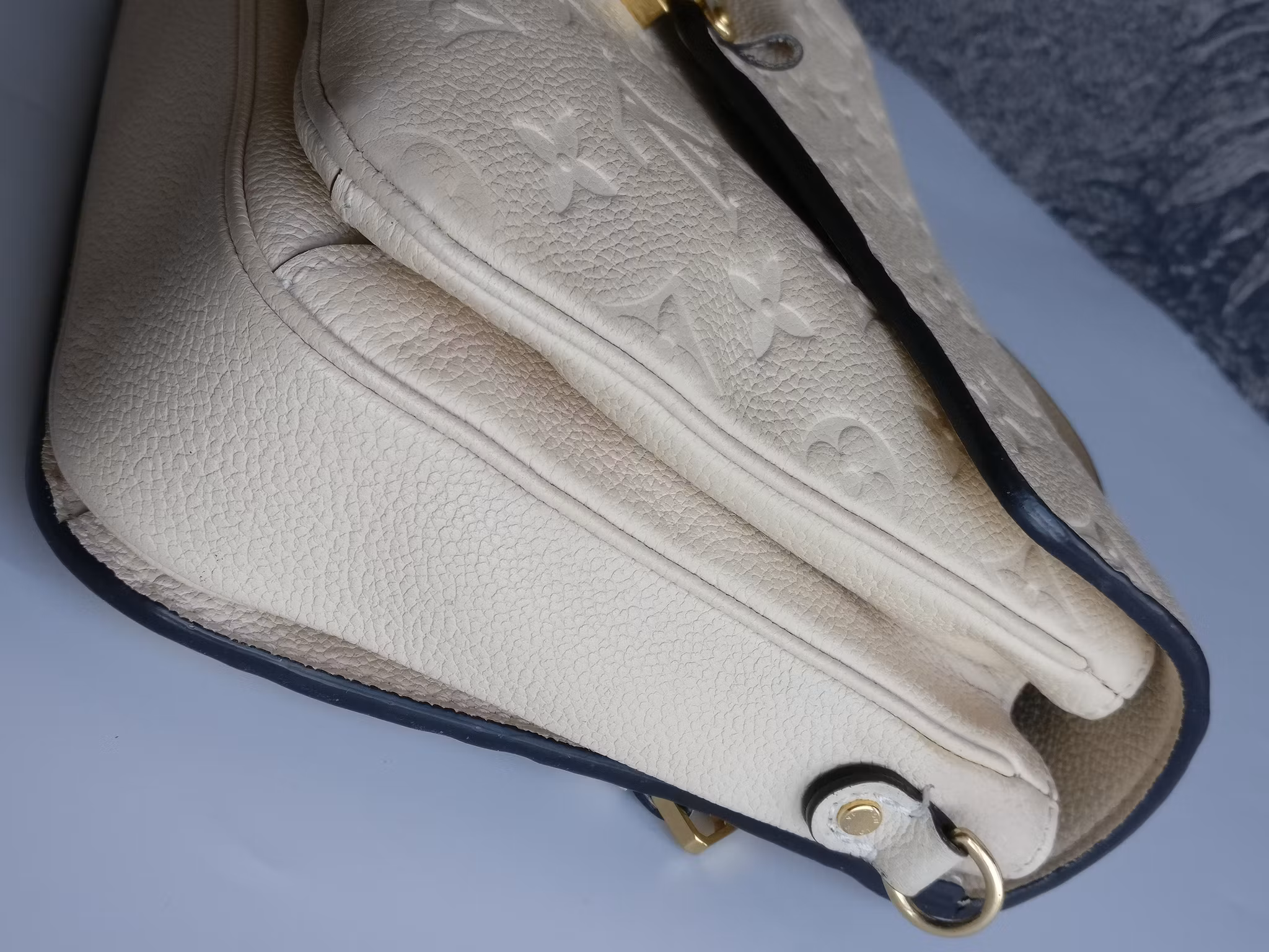 Louis Vuitton Pochette Metis empreinte