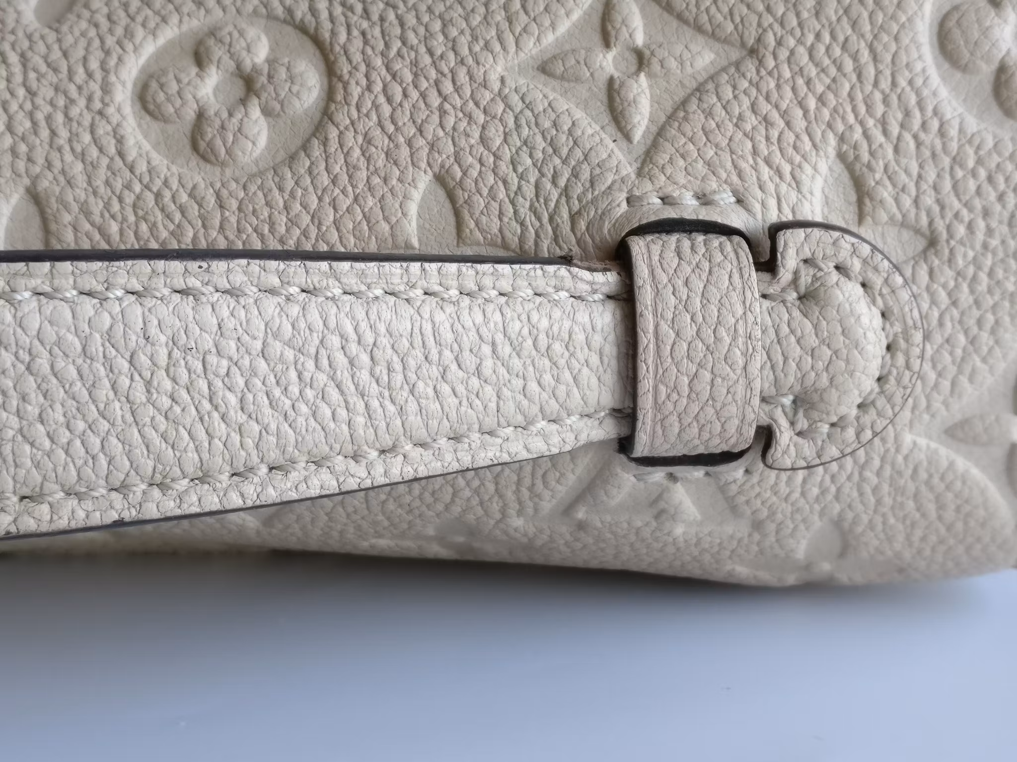 Louis Vuitton Pochette Metis empreinte