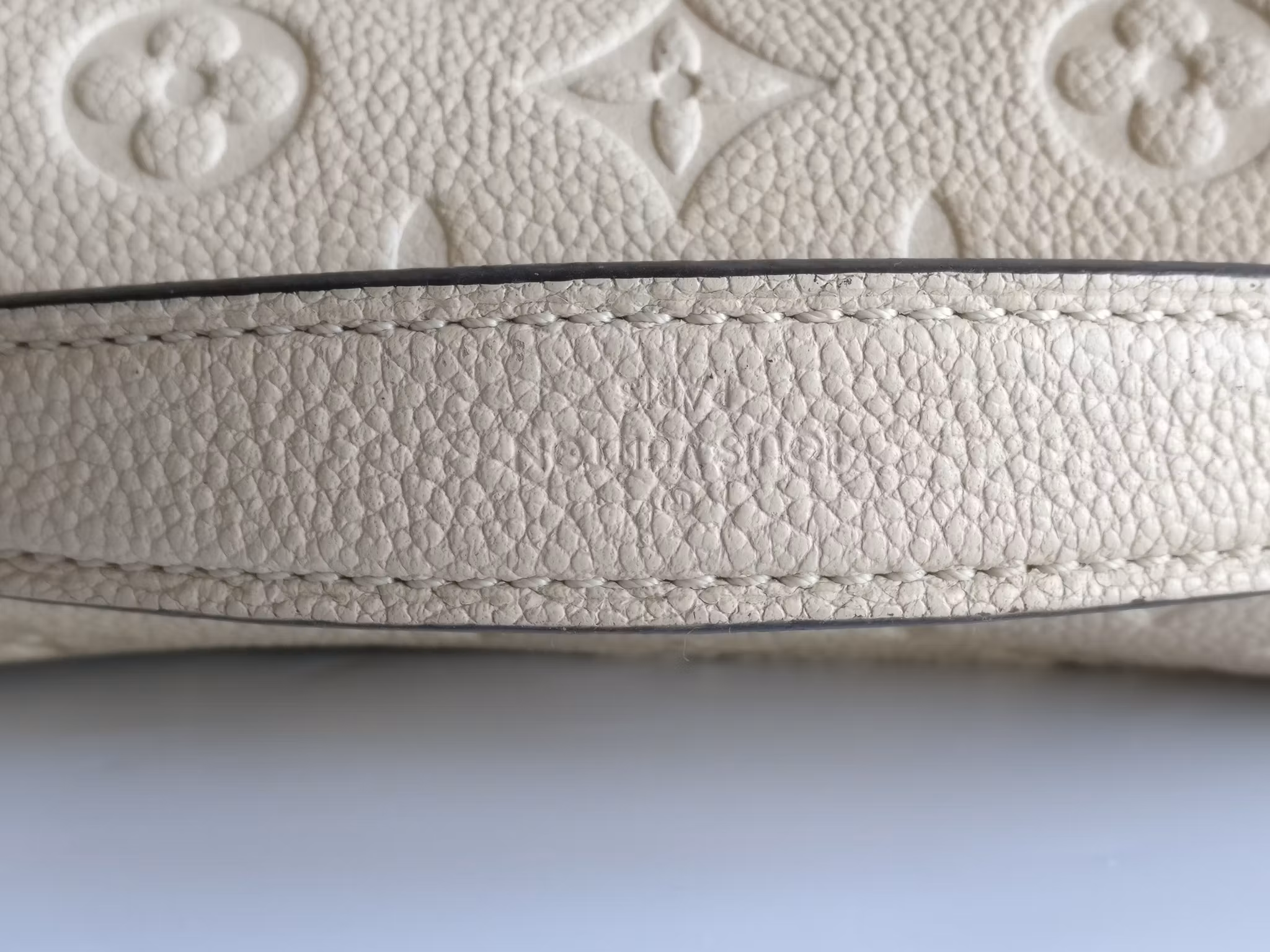 Louis Vuitton Pochette Metis empreinte