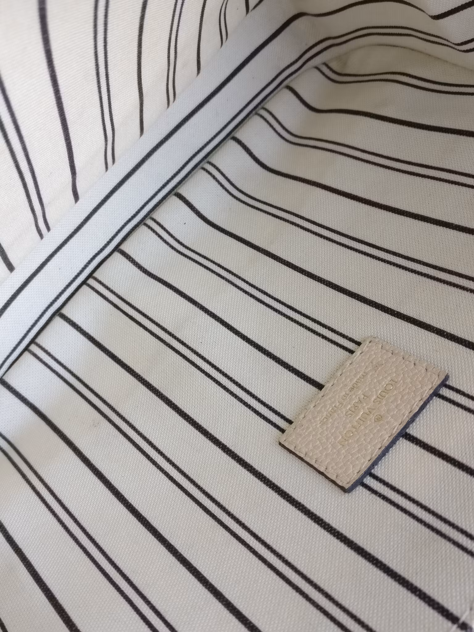 Louis Vuitton Pochette Metis empreinte