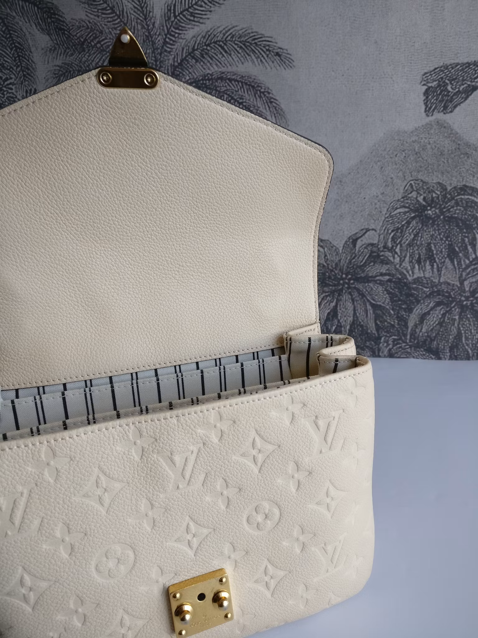 Louis Vuitton Pochette Metis empreinte