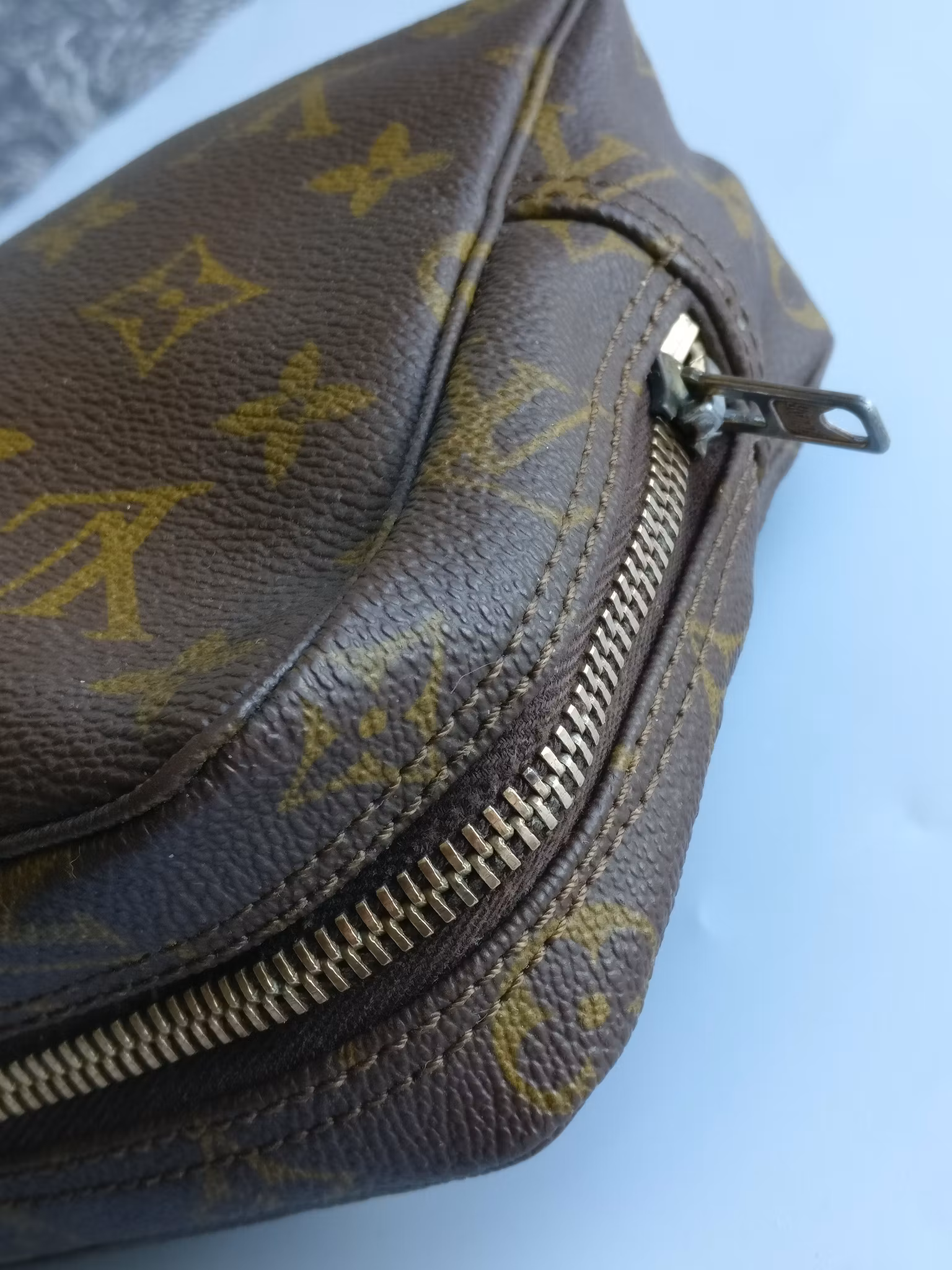 Louis Vuitton Trousse Toilette 23