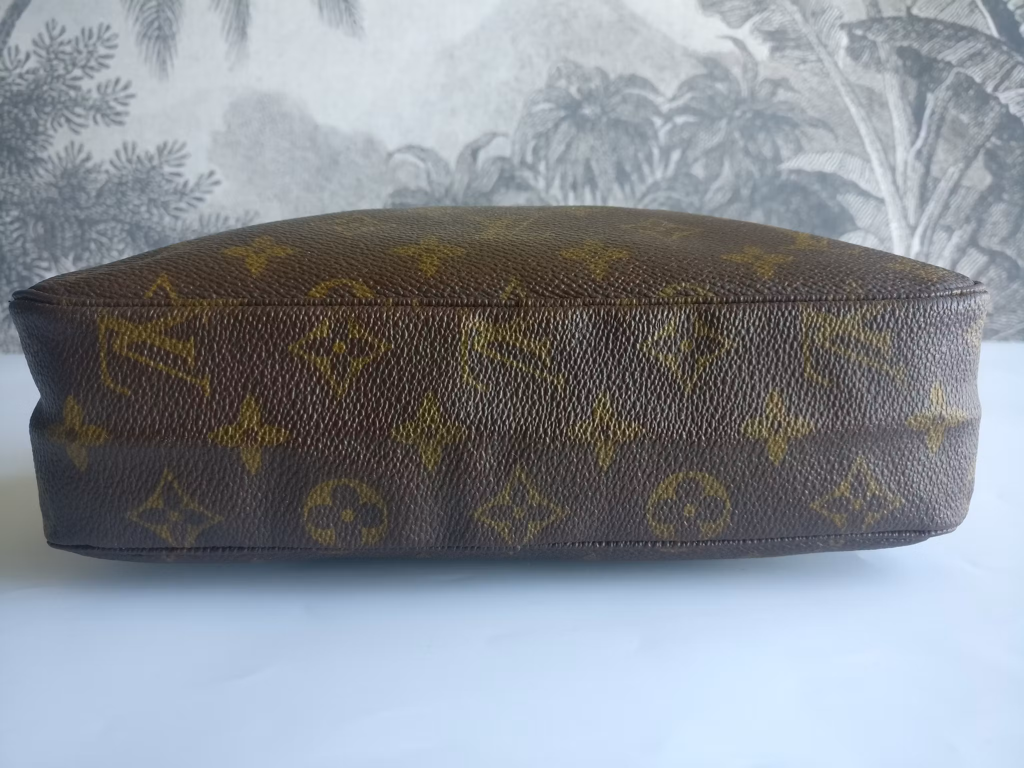 Louis Vuitton Trousse Toilette 23