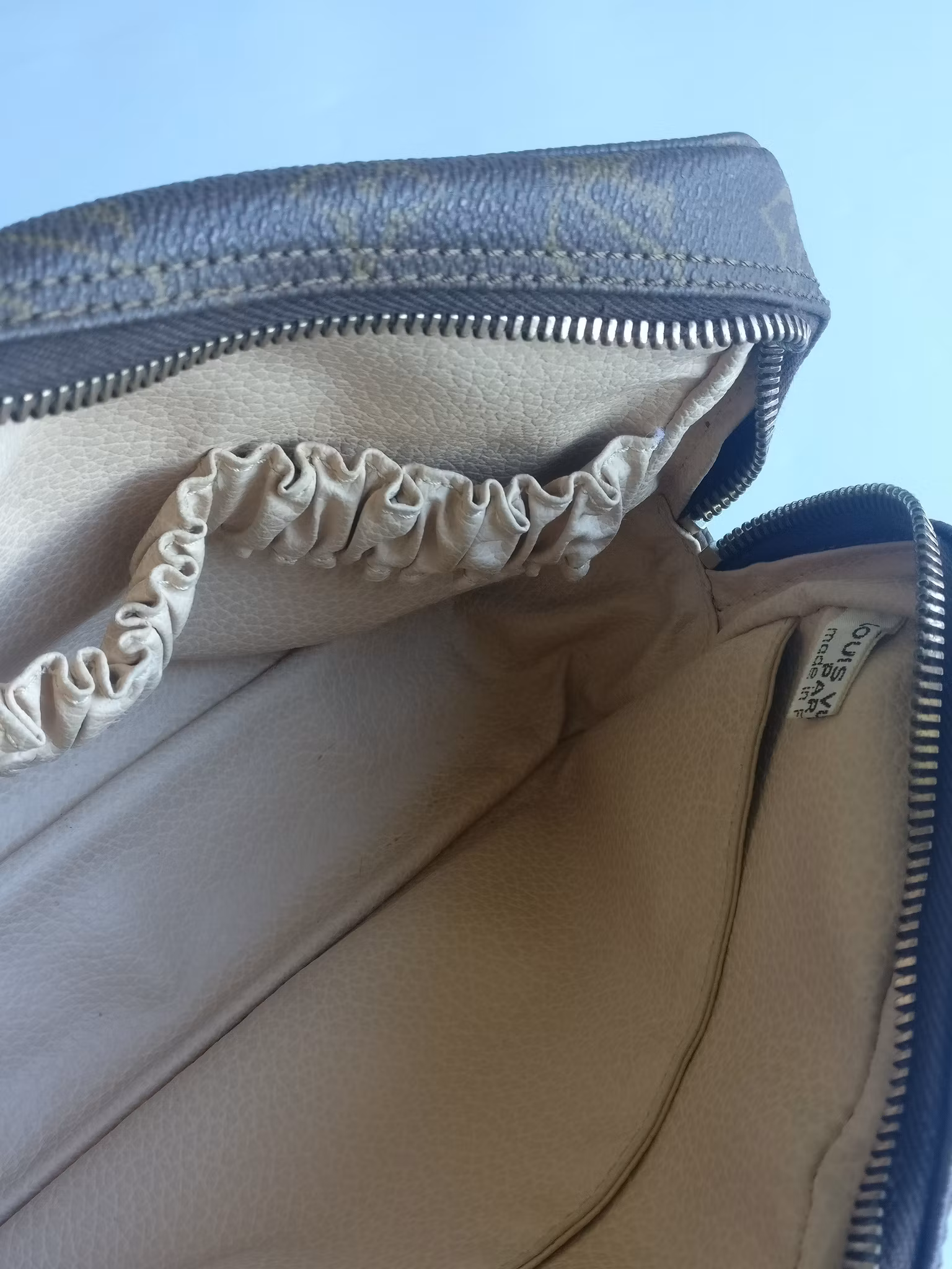 Louis Vuitton Trousse Toilette 23