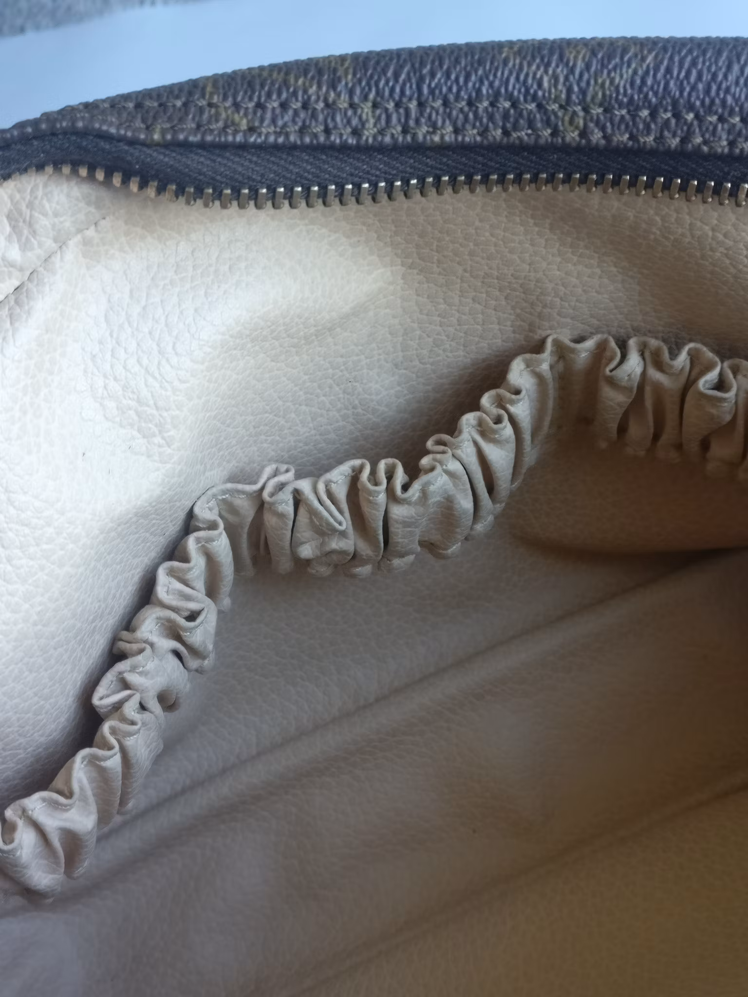 Louis Vuitton Trousse Toilette 23