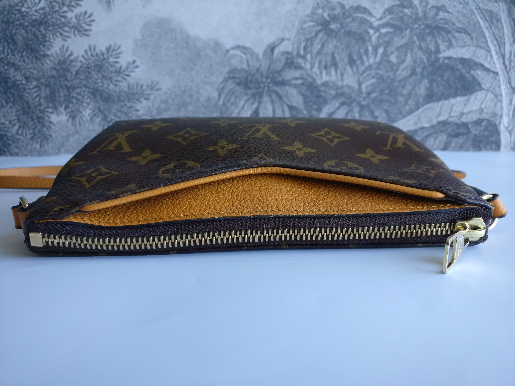 Louis Vuitton Pochette Pallas Uniformes