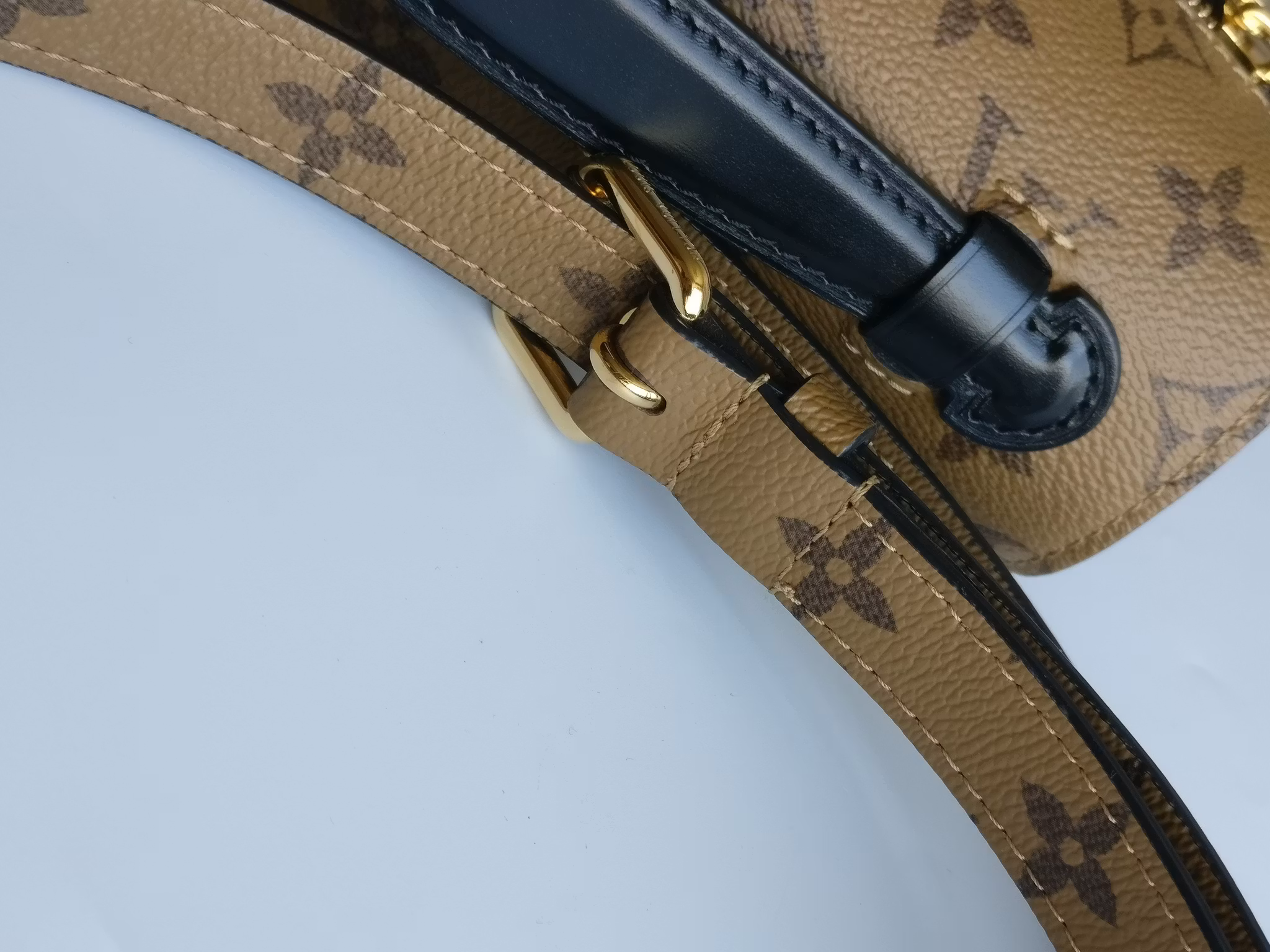 Louis Vuitton Pochette Metis Reverse Monogram