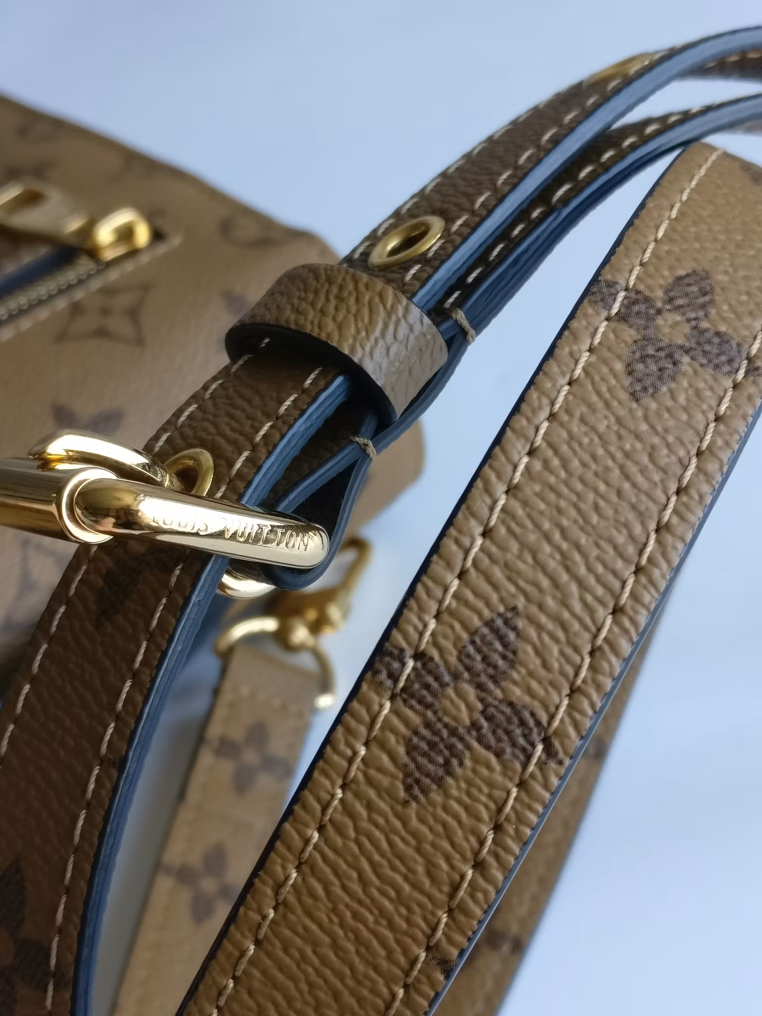 Louis Vuitton Pochette Metis Reverse Monogram