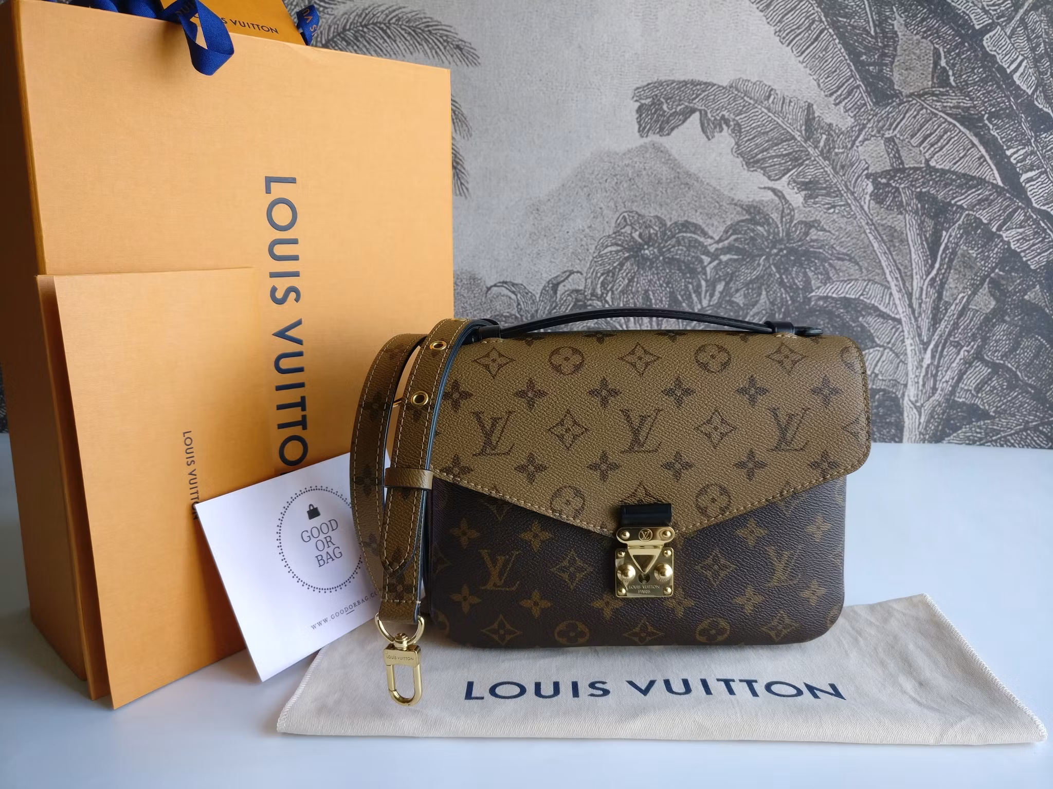 Louis Vuitton Pochette Metis Reverse Monogram