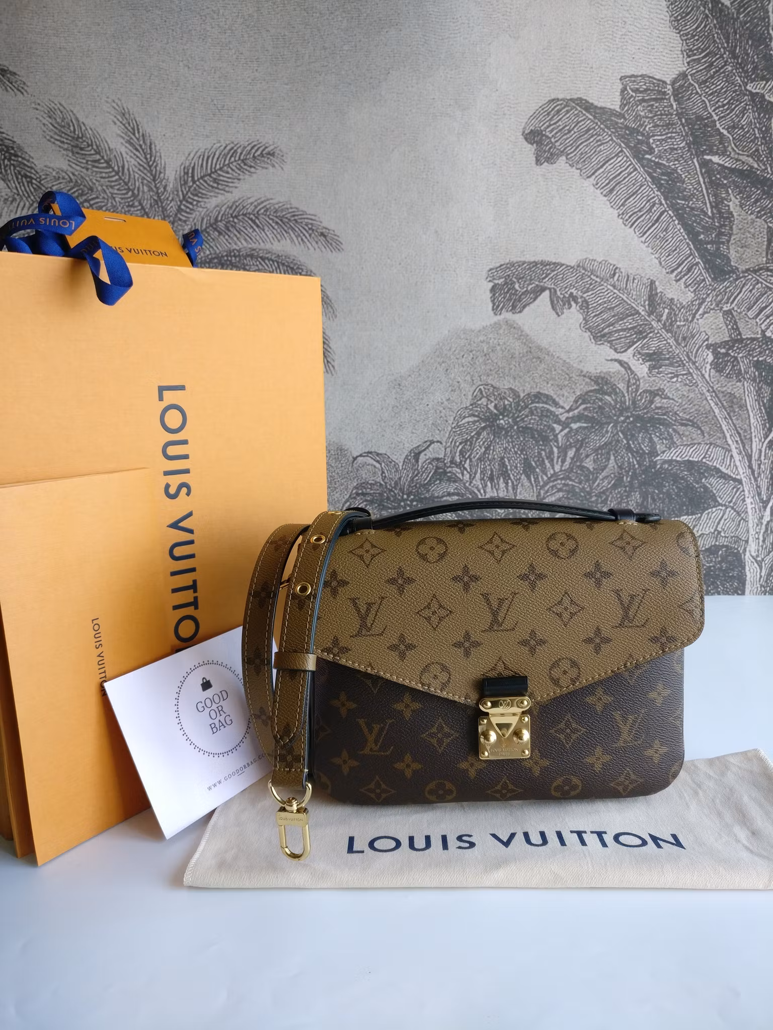 Louis Vuitton Pochette Metis Reverse Monogram