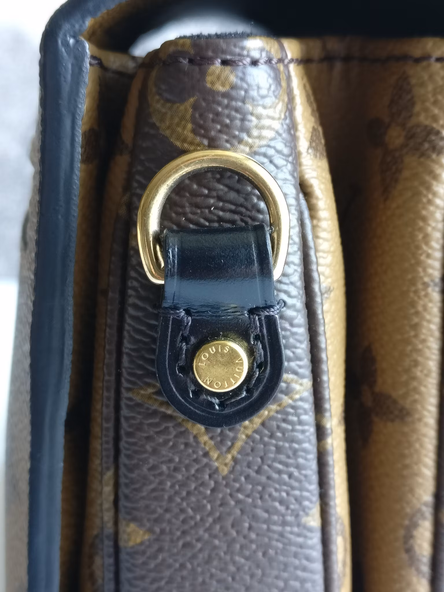 Louis Vuitton Pochette Metis Reverse Monogram