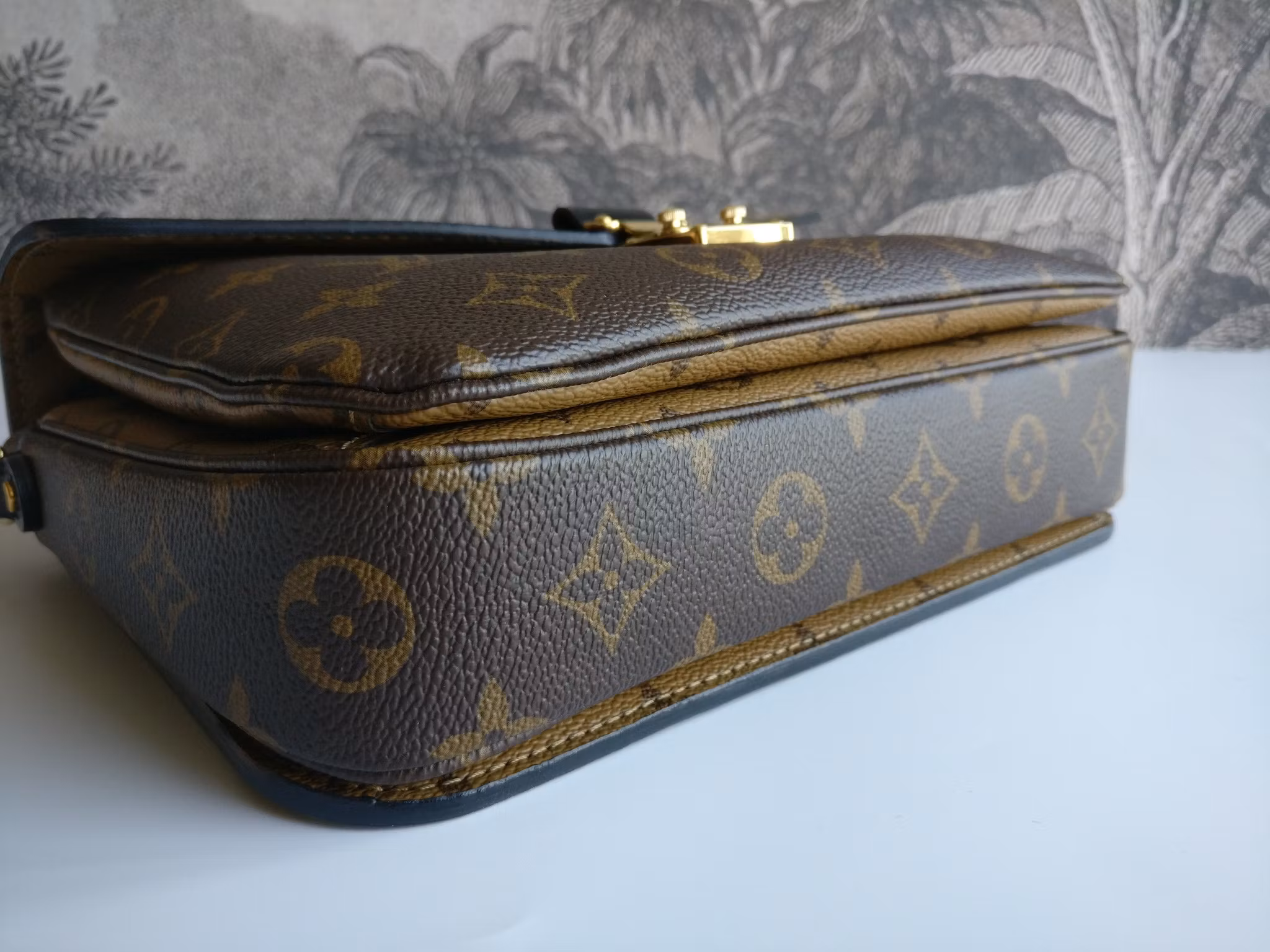 Louis Vuitton Pochette Metis Reverse Monogram