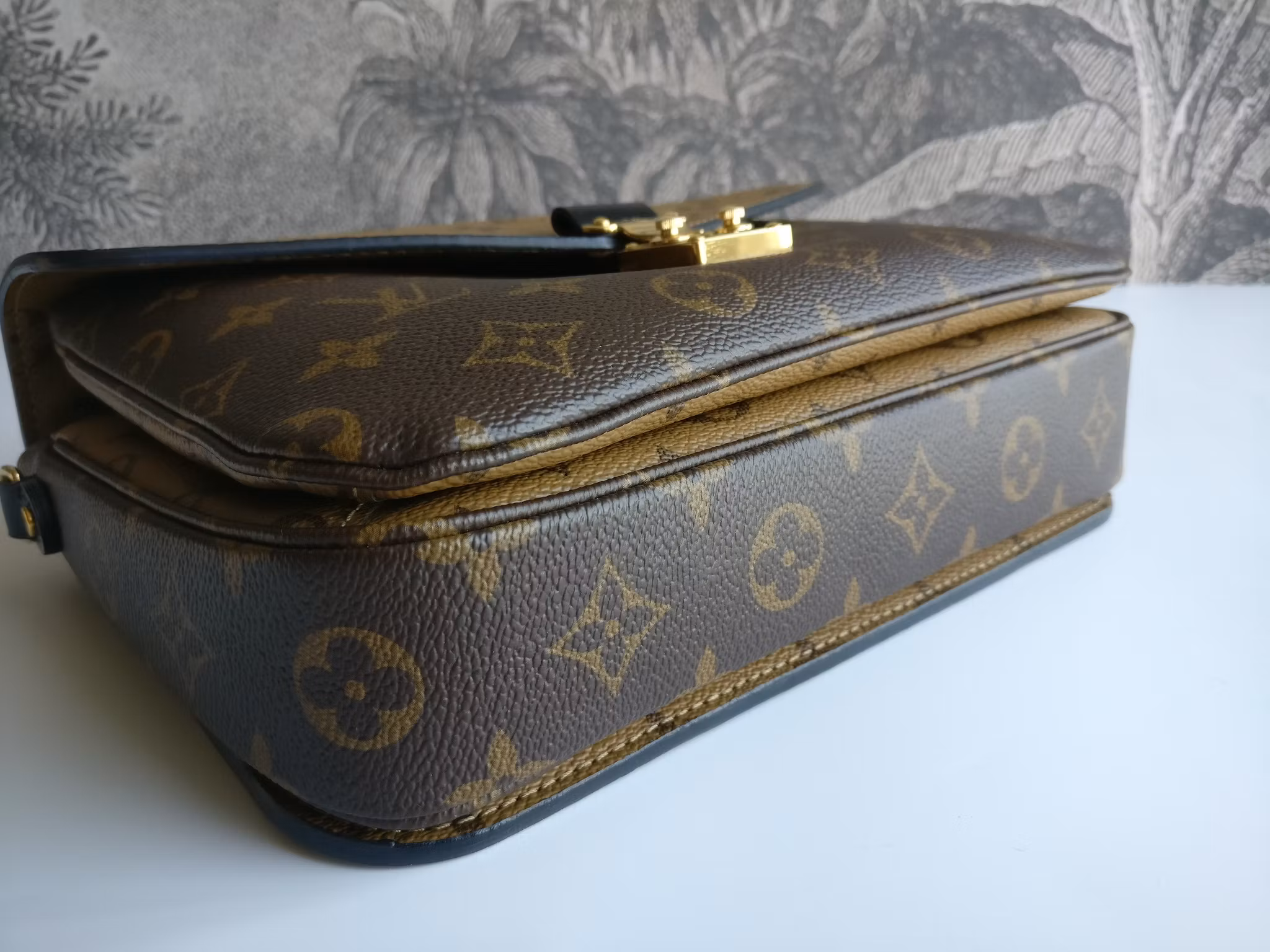 Louis Vuitton Pochette Metis Reverse Monogram
