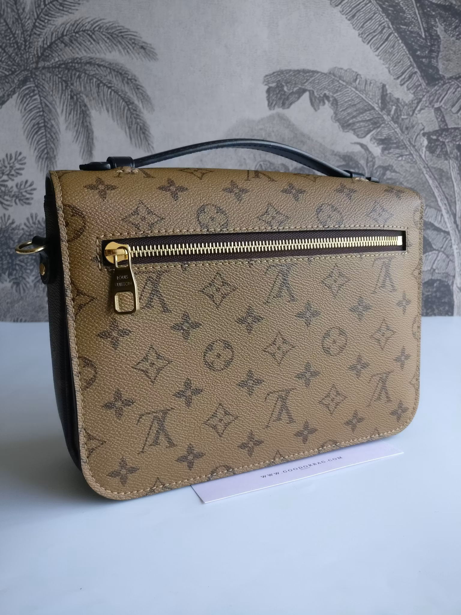 Louis Vuitton Pochette Metis Reverse Monogram