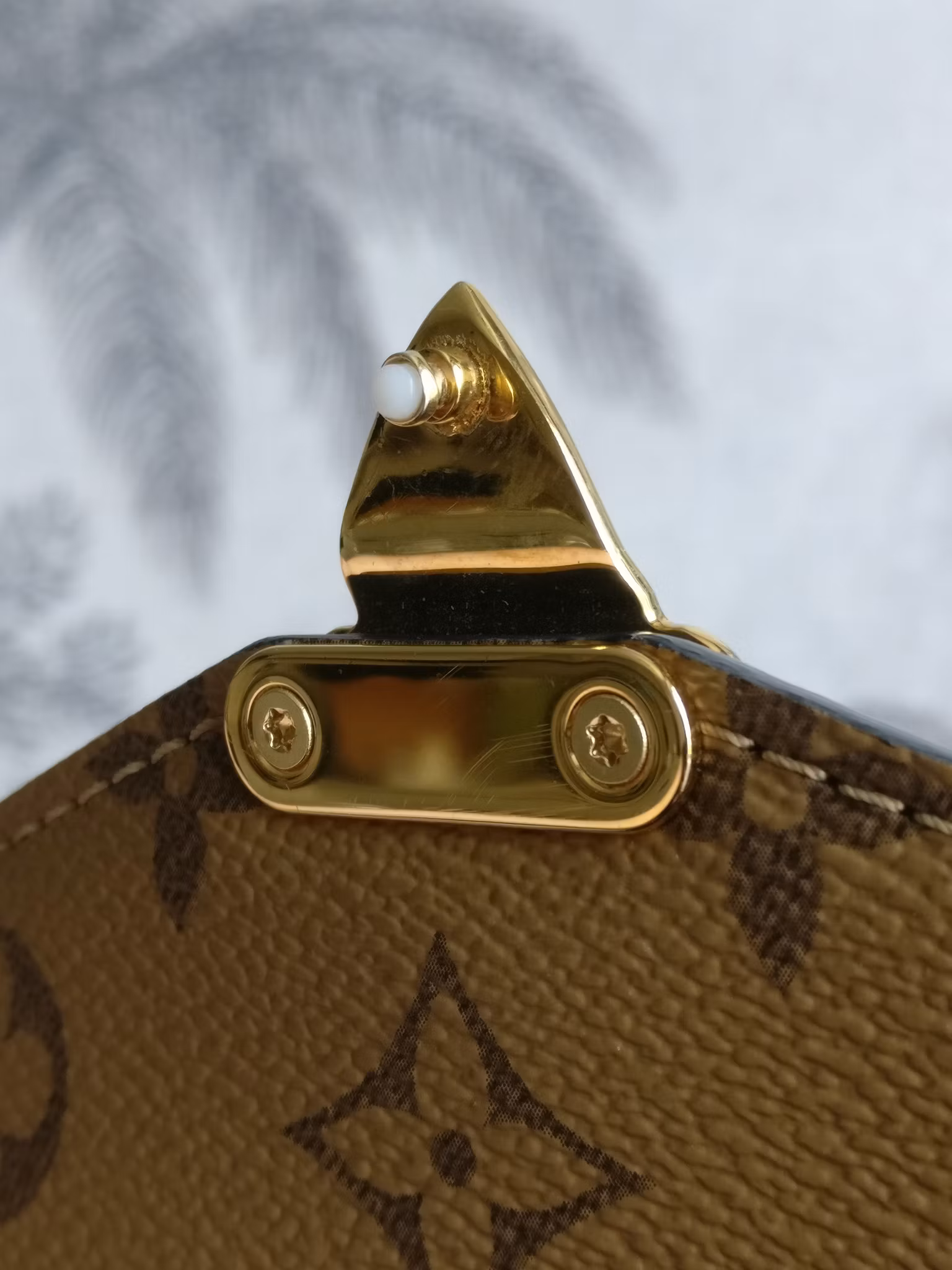 Louis Vuitton Pochette Metis Reverse Monogram