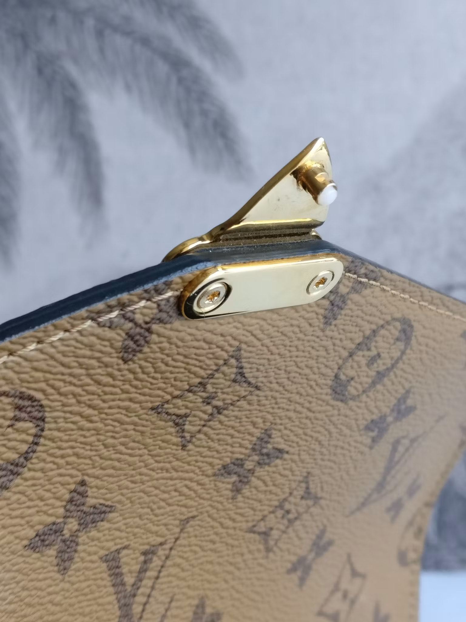 Louis Vuitton Pochette Metis Reverse Monogram