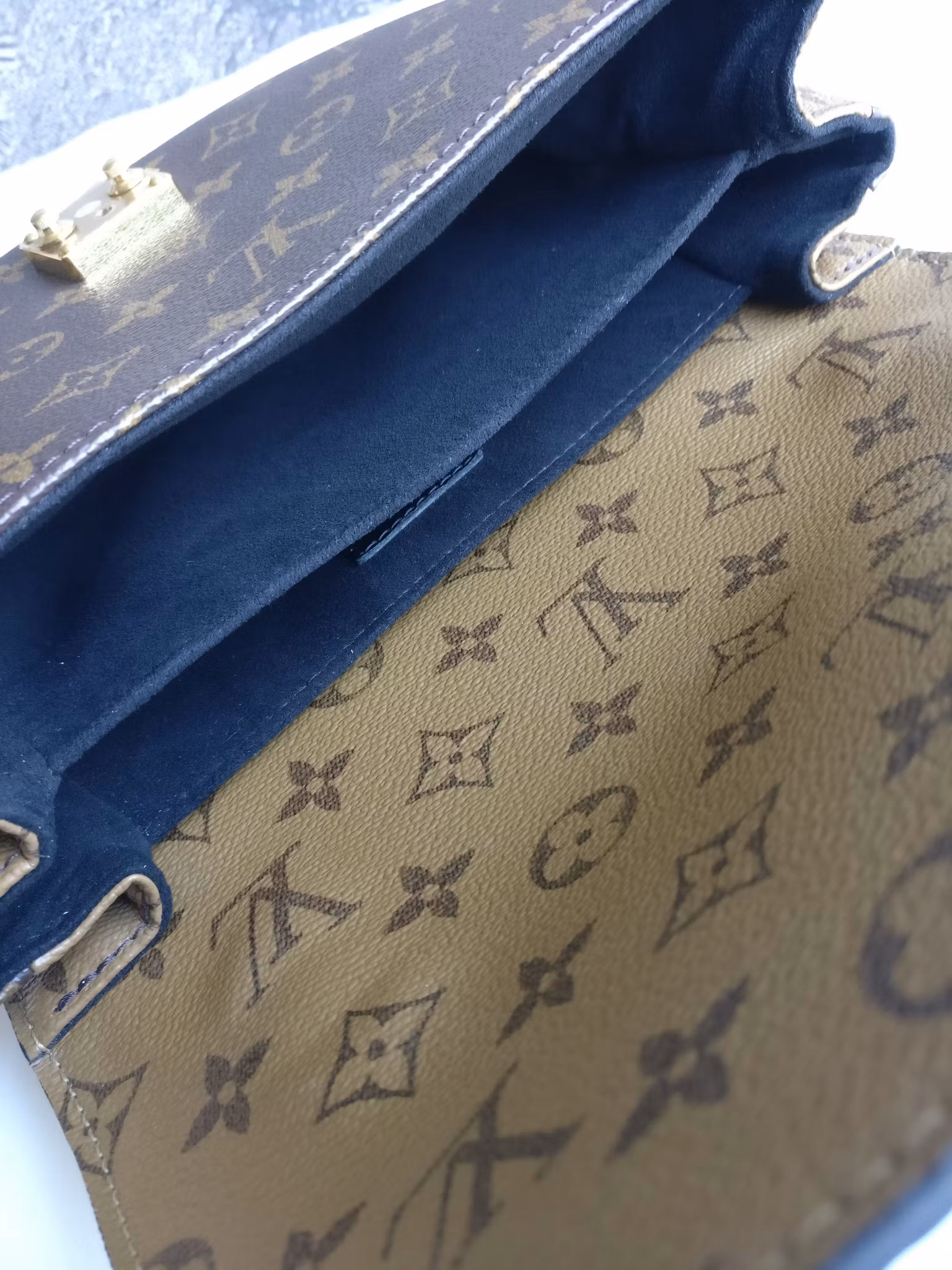 Louis Vuitton Pochette Metis Reverse Monogram