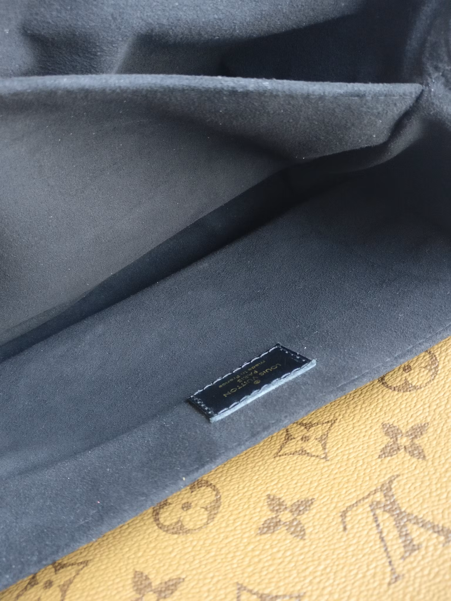 Louis Vuitton Pochette Metis Reverse Monogram