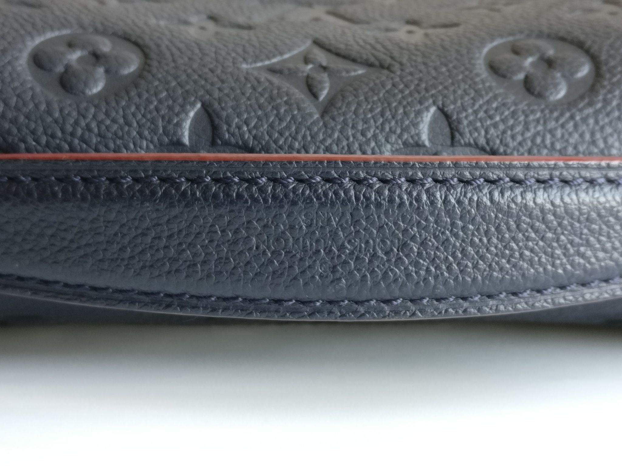 Louis Vuitton Pochette Metis empreinte blue