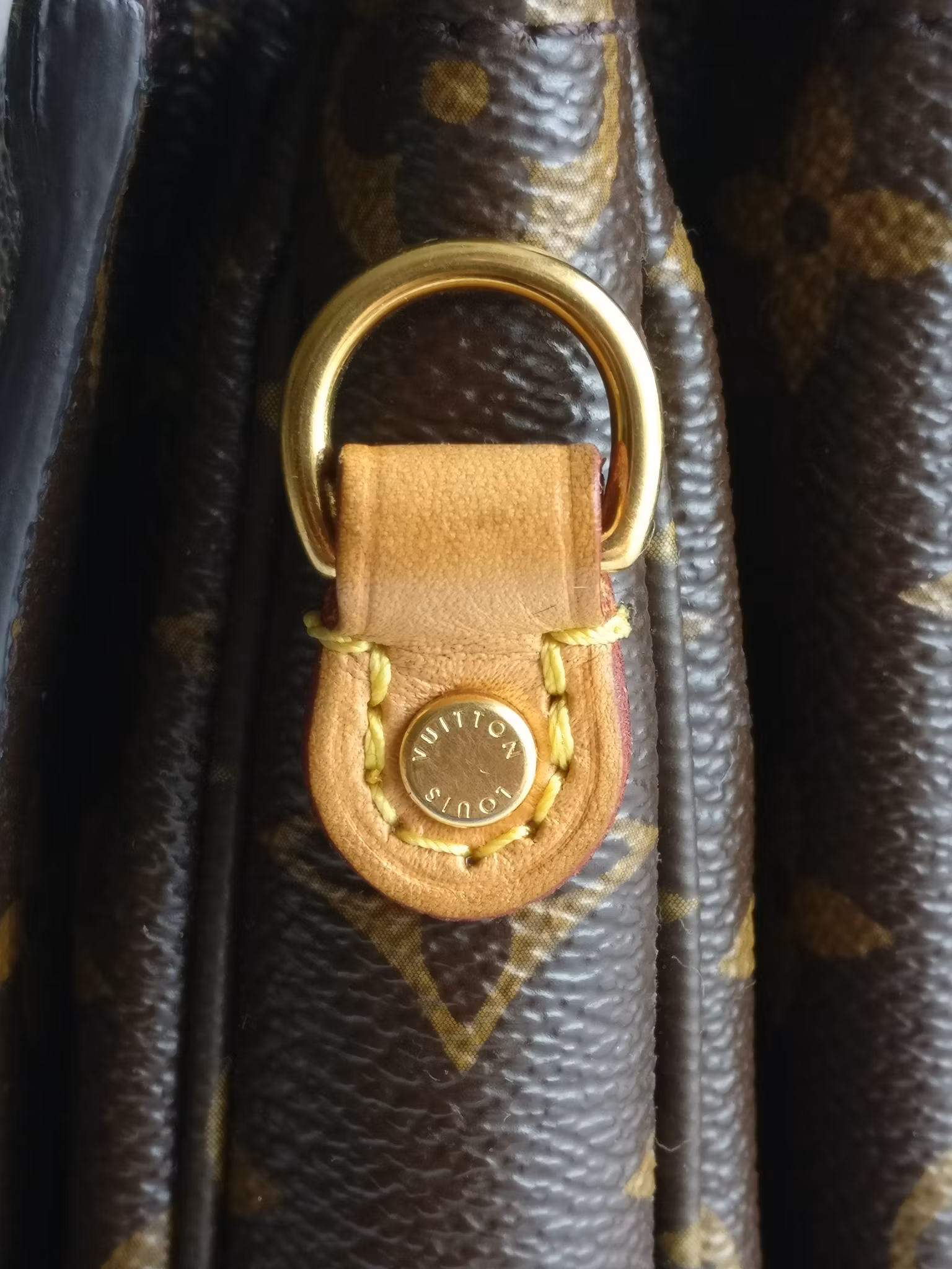 Louis Vuitton Pochette Metis
