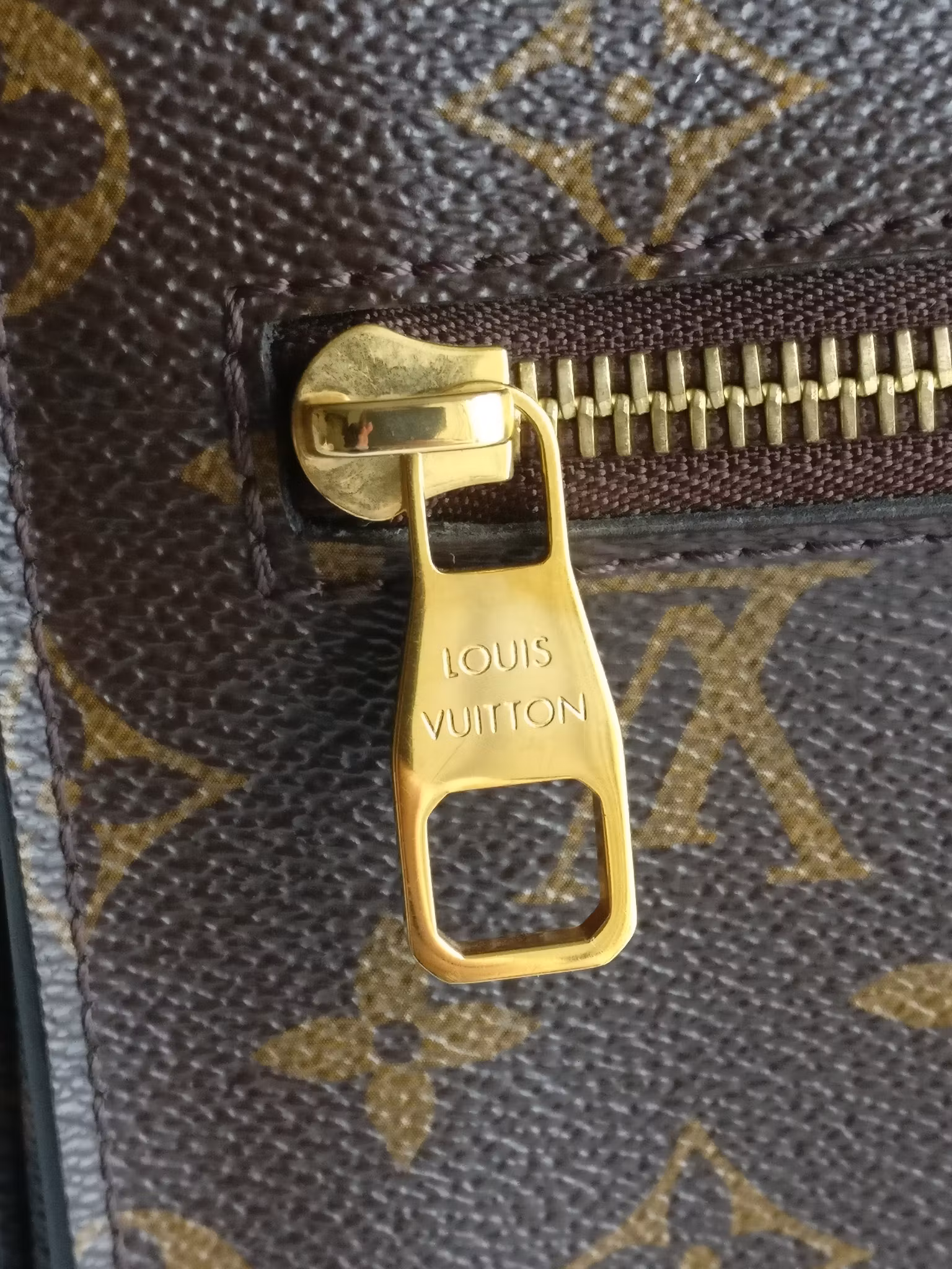 Louis Vuitton Pochette Metis