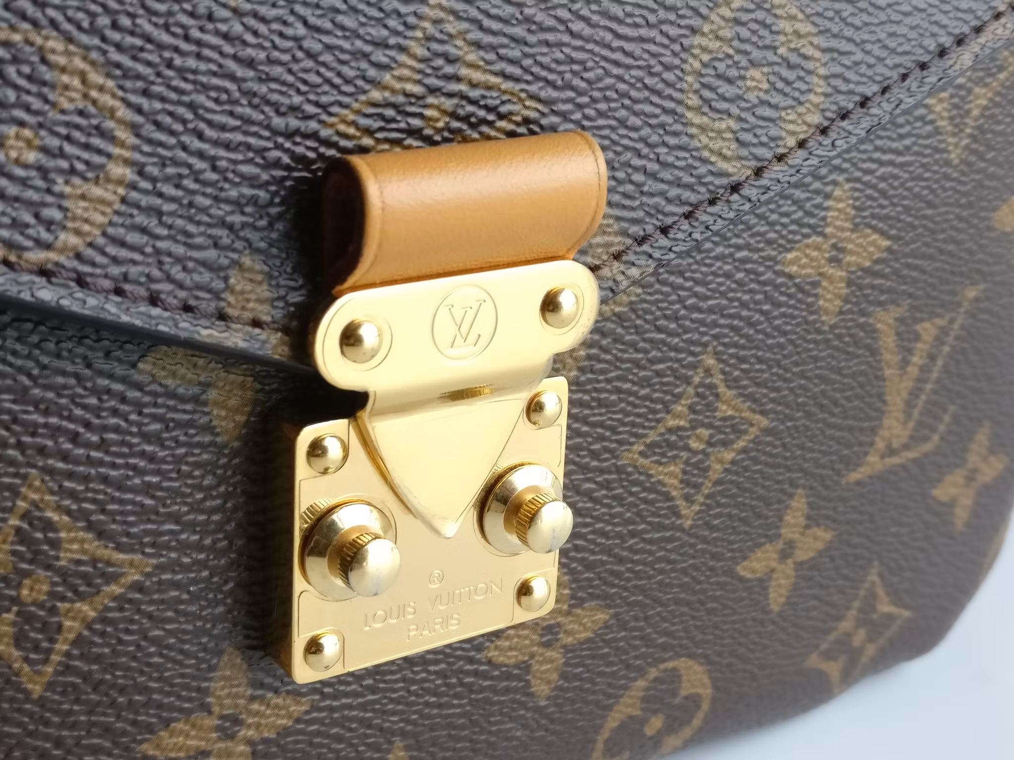 Louis Vuitton Pochette Metis